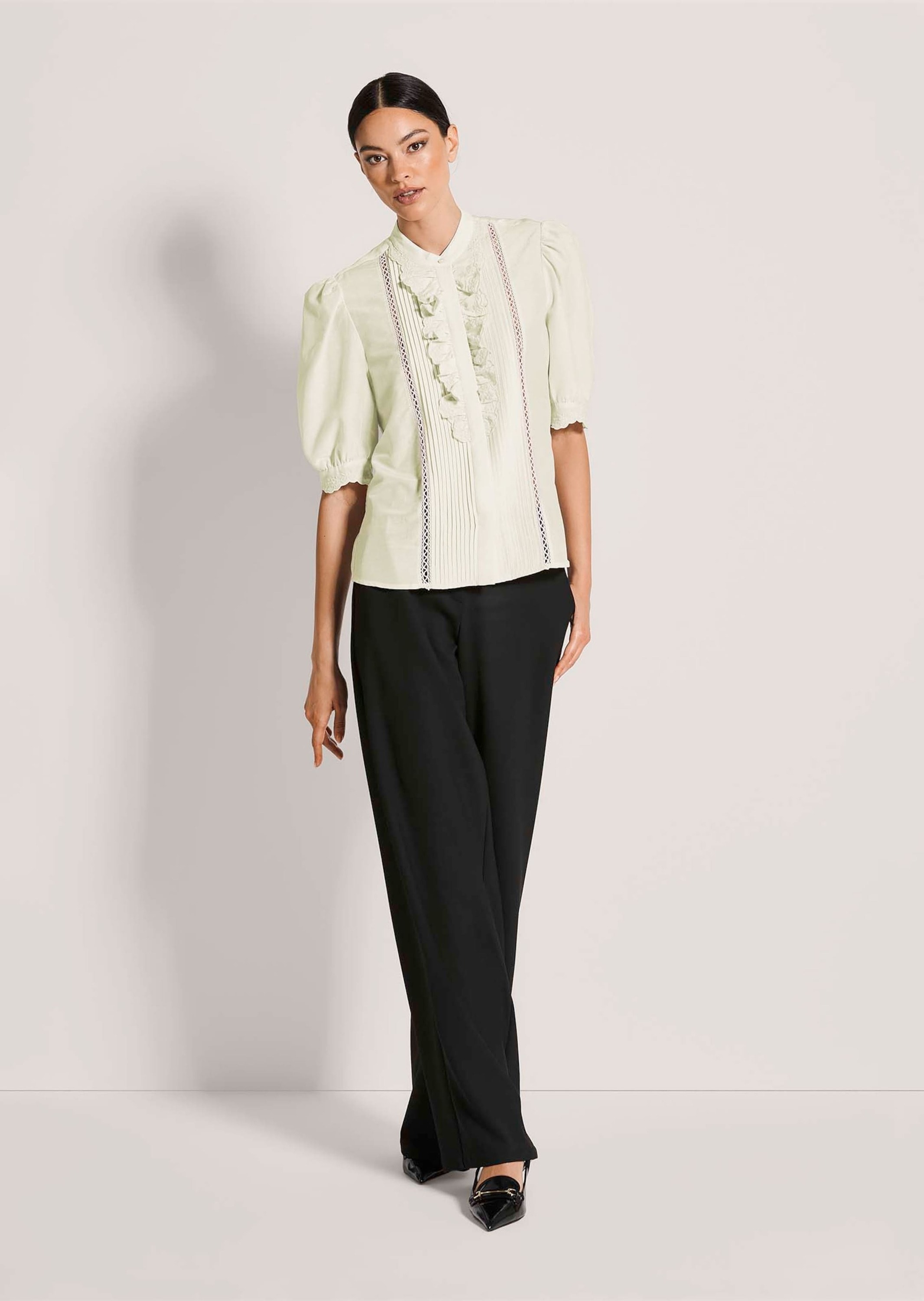 MADELEINE Kurzarmbluse »Rüschenbluse Blusenshirt mit Spitzendetails« Feine Spitzenbänder