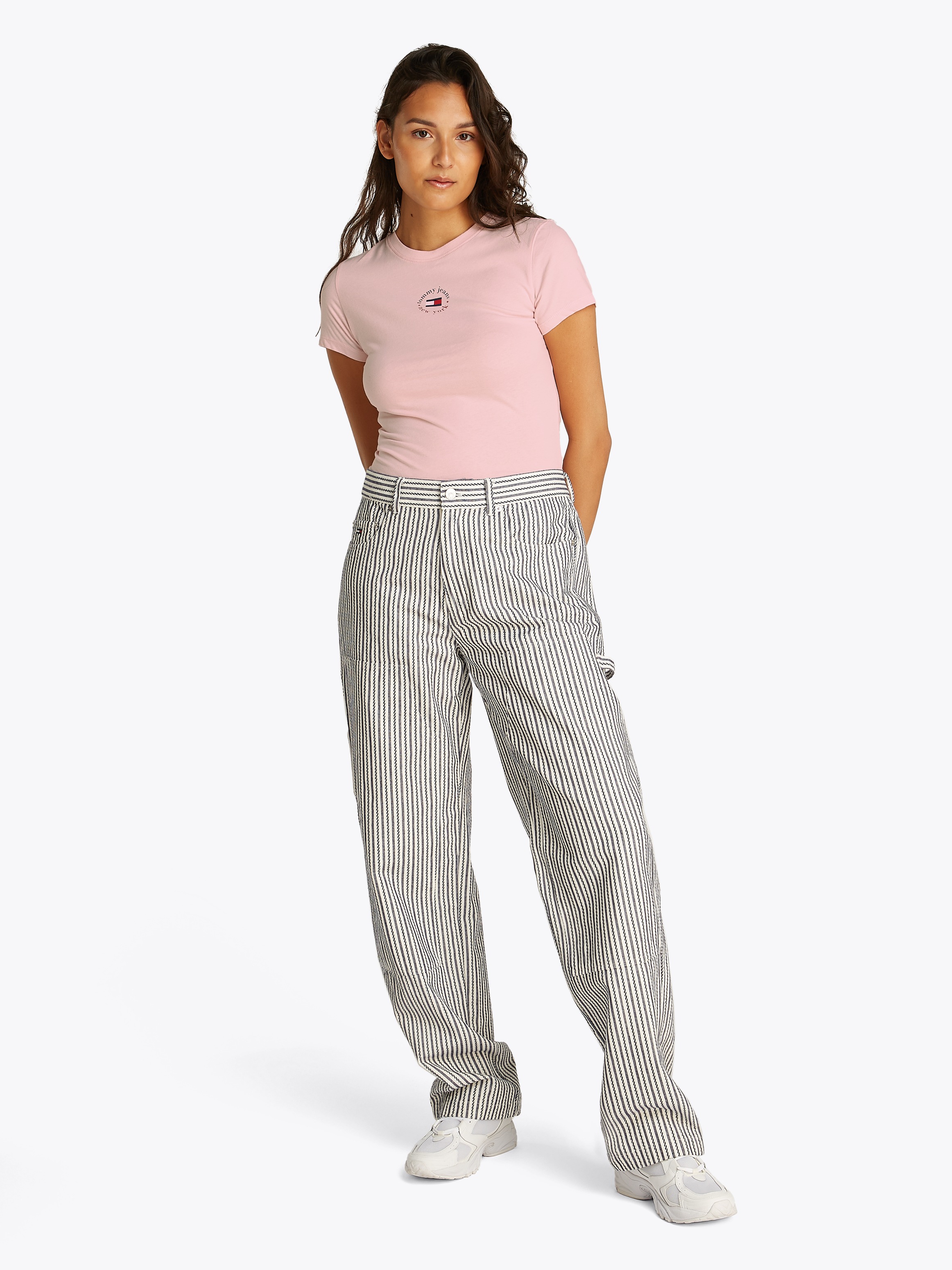 Tommy Jeans T-Shirt »TJW SLIM ESSENTIAL LOGO 2 TEE«, mit Logoschriftzug