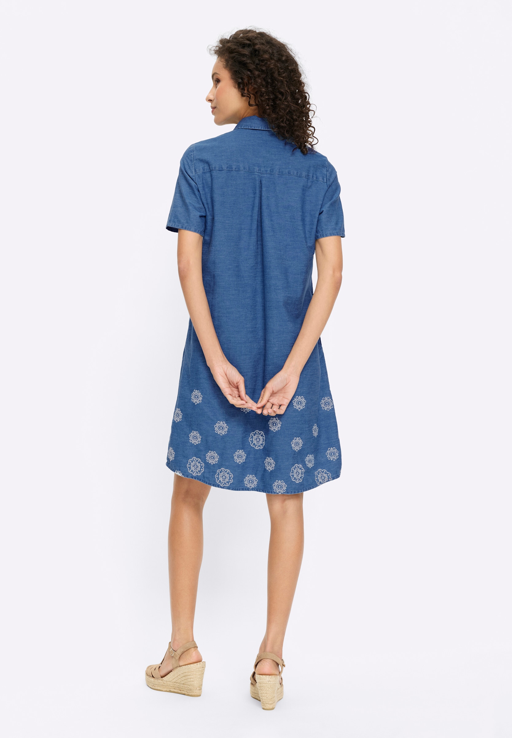 heine Hemdblusenkleid »Jeans-Kleid Jeanskleid mit floraler Stickerei« Ohne Taschen