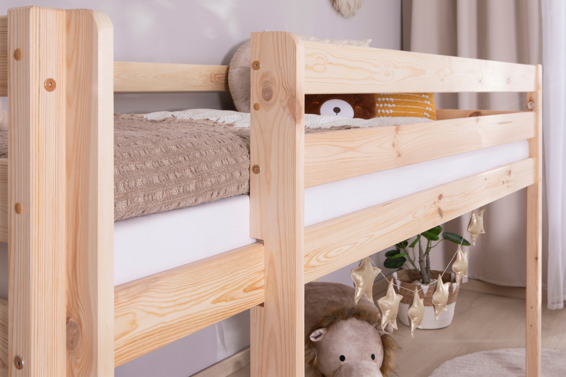 Ticaa Hochbett »Malte, FSC®-zertifizierte Kiefer, Deal für begrenzte Zeit!«, (90x200cm Liegefläche, Höhe 114cm), mit Rollrost