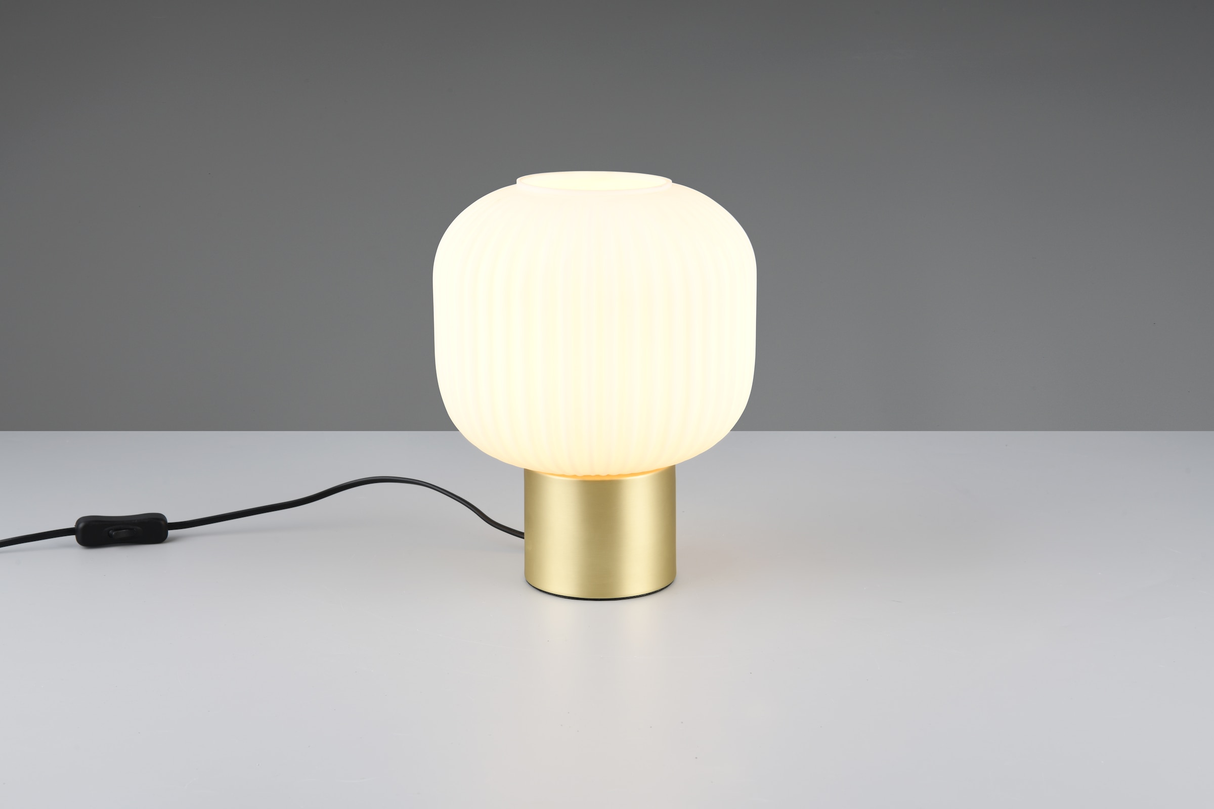 TRIO Leuchten Schreibtischlampe »DIVA, E27 Tischleuchte mit Glasschirm Ø 20cm, exkl 1xE27 max 40W« E27 1 Stk. warmweiß - kaltweiß Schnurschalter 150cm Kabel Höhe 26cm Nachttischlampe Kommode Sideboard