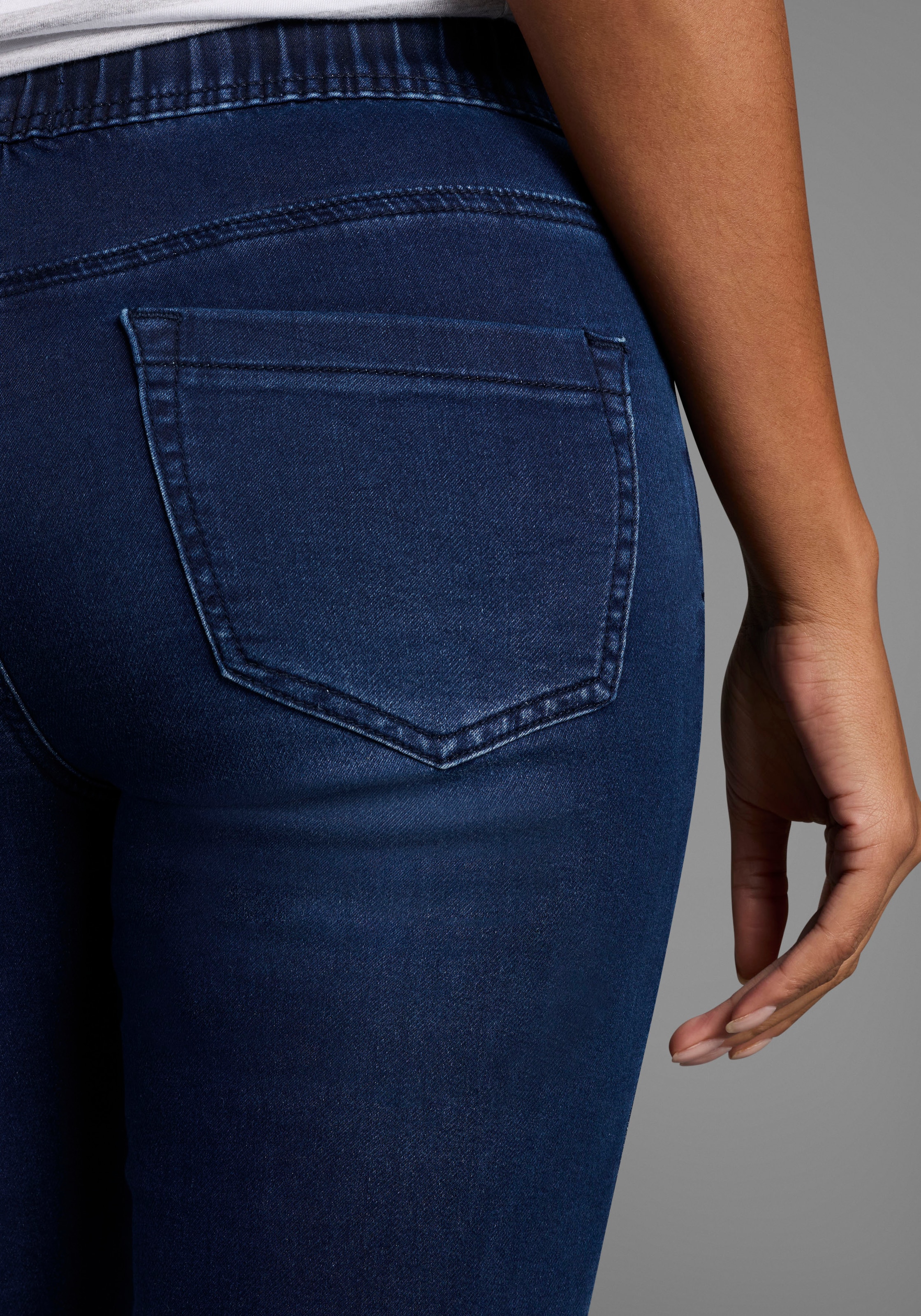 Arizona Jogg-Jeansbermudas, hohe Leibhöhe, krempelbare Beinabschlüsse, Used-Look