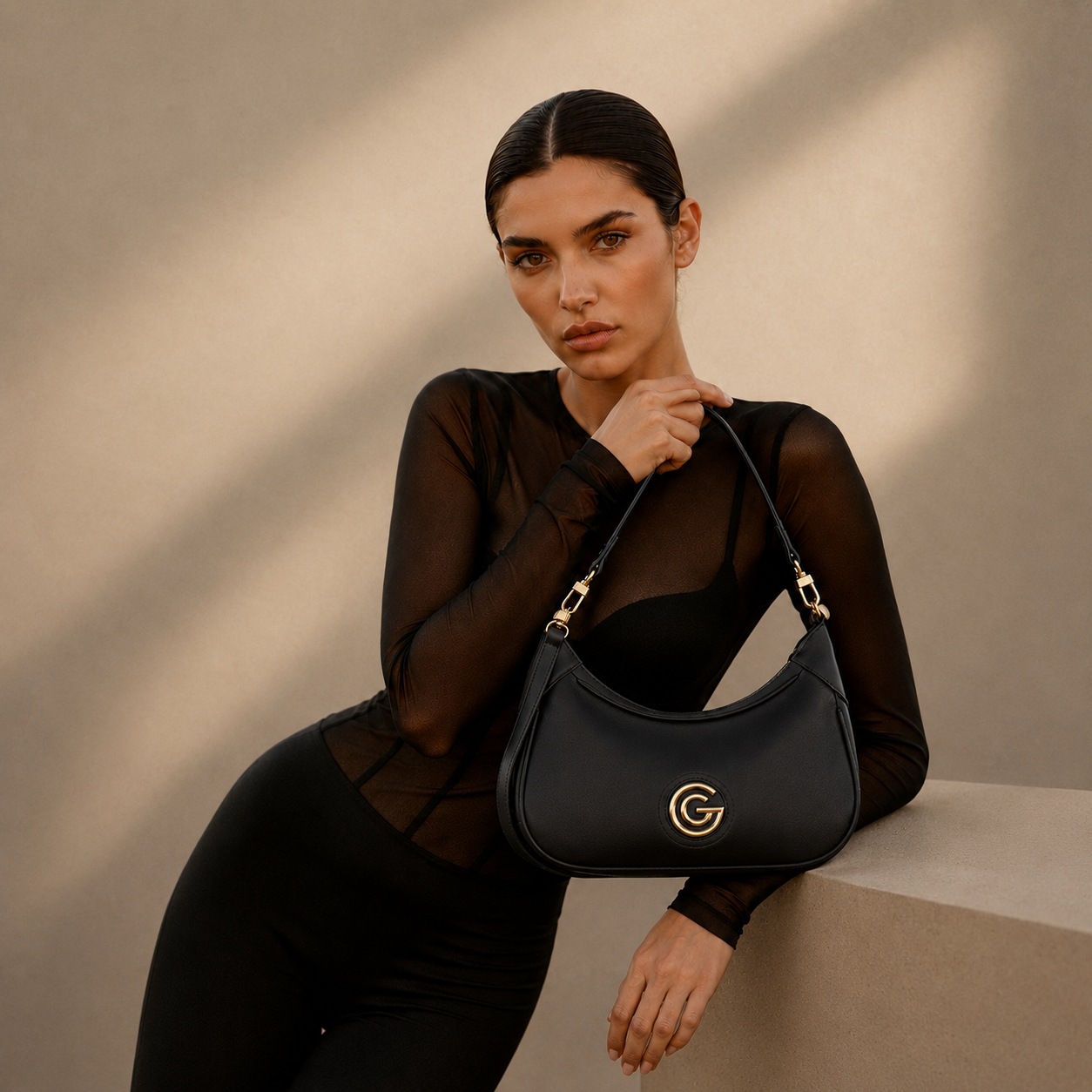 GABRIELLA G By Gabriella Gucci Hobo »CARLA« Damen Schultertasche, Umhängetasche mit G-Logo-Schmuckelement