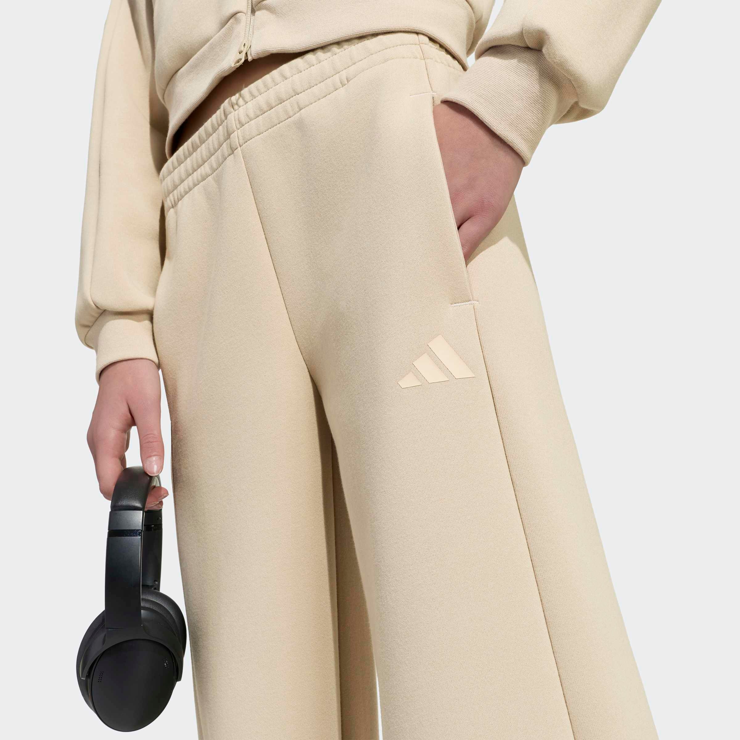 adidas Sportswear Sporthose »FUTURE ICONS 3-STREIFEN MIT WEITEM BEIN«