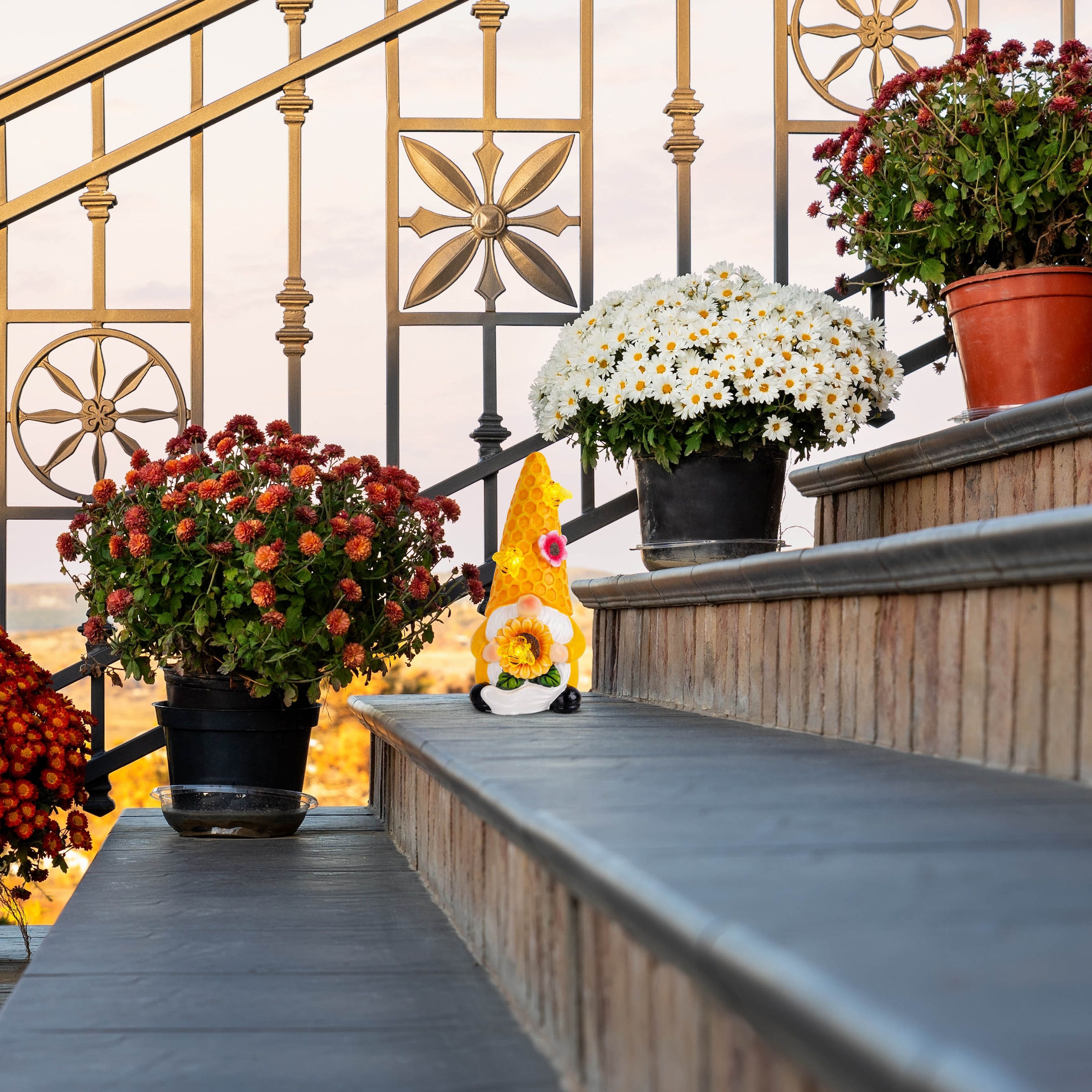 näve LED Solarleuchte »Abby« LED-Modul 2 Stk. Warmweiß 2er Set Wichtel, gelb/bunt, mit Bienchen und Blümchen, warmweiß