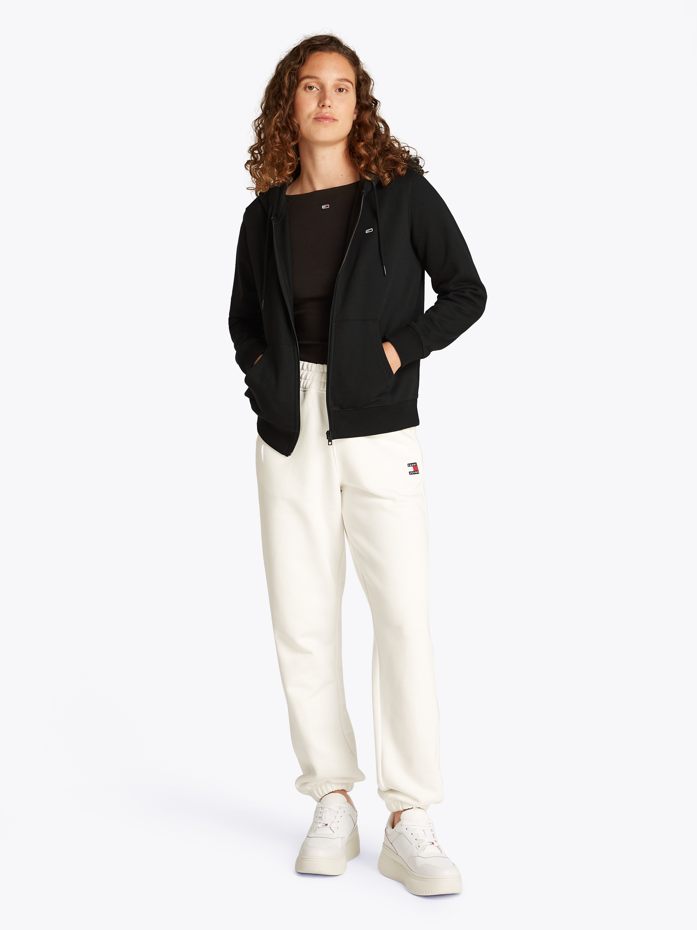 Tommy Jeans Sweatjacke »TJW REG S FLAG ZIP THRU«, mit Logostickerei
