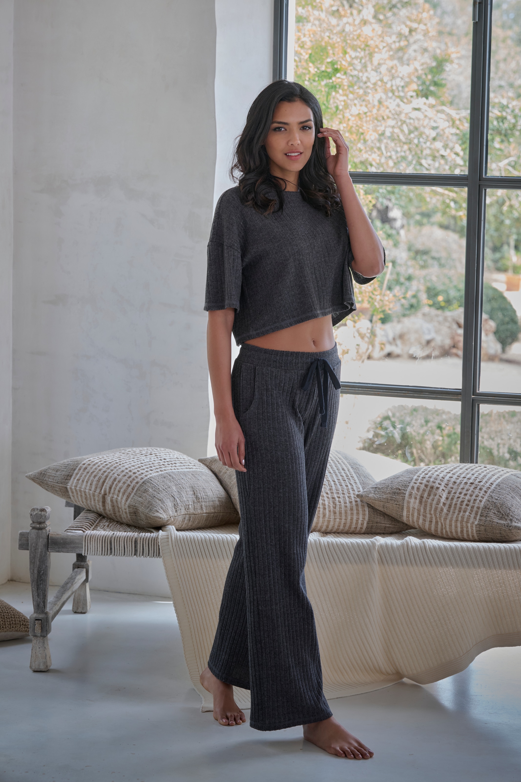 LASCANA Homewearhose, -Lounge-/Strickhose mit weitem Bein und seitlichen Taschen, Loungewear