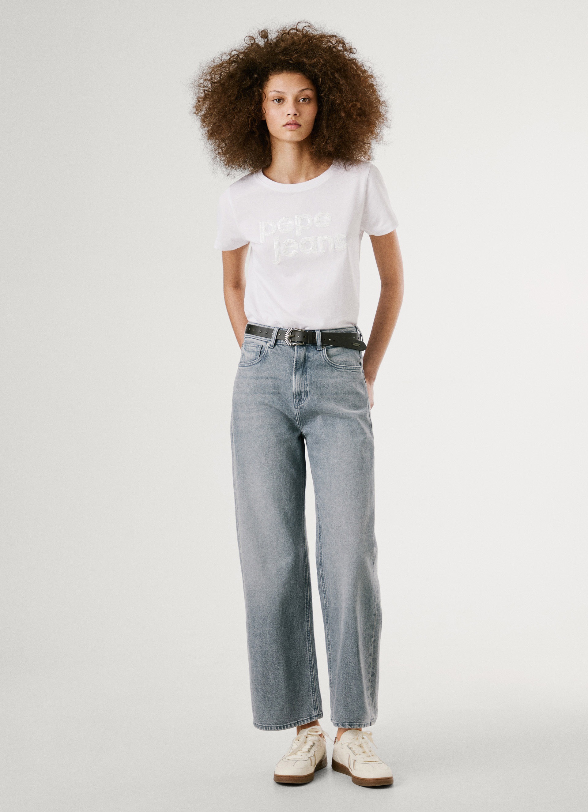 Pepe Jeans T-Shirt »ARIA« mit Ton-in-Ton Paillettenbesatz