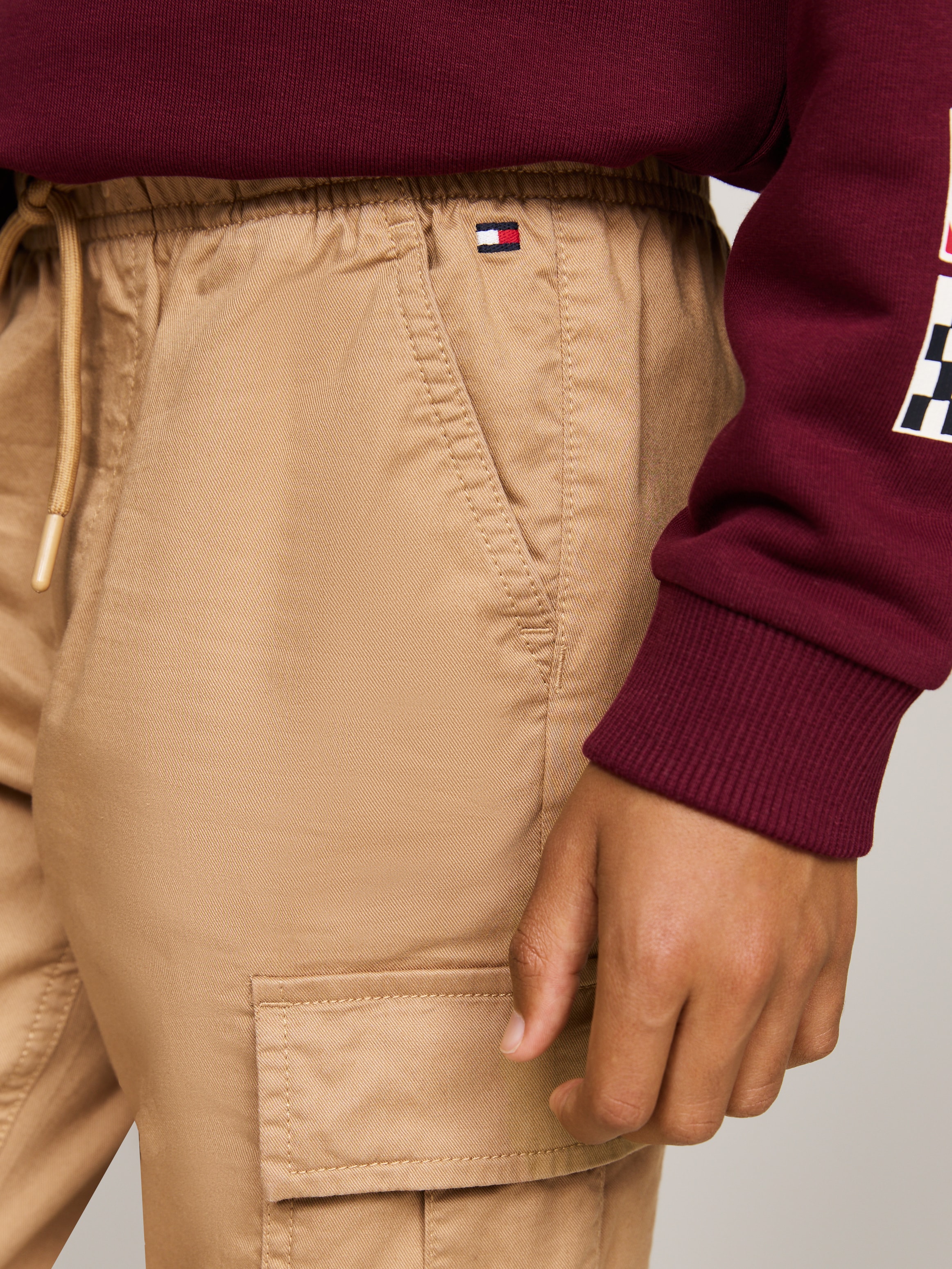 Tommy Hilfiger Cargohose »CARGO PULL ON COTTON PANTS«, mit Logo-Badge, im Cargo-Stil