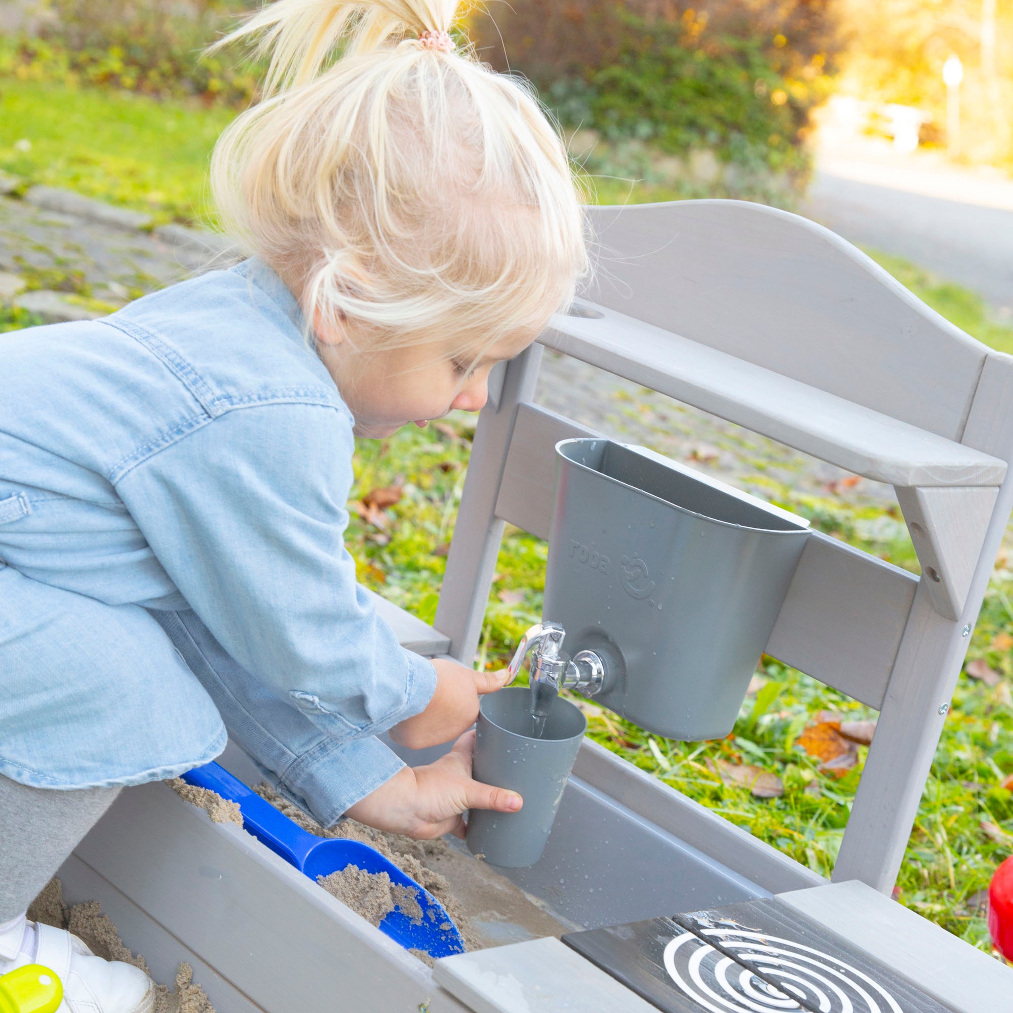 roba® Outdoor-Spielküche »Matschküche zum Hängen, grau lasiert, aus Holz«, FSC® - schützt Wald - weltweit