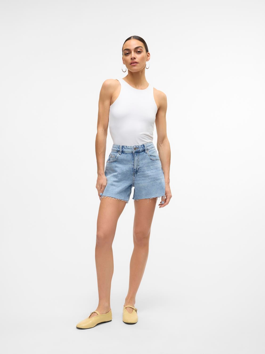 Vero Moda Jeansshorts »VMTESS MR SHORT DNM SHORTS MIX GA NOOS«, bequeme Form mit Stretchanteil
