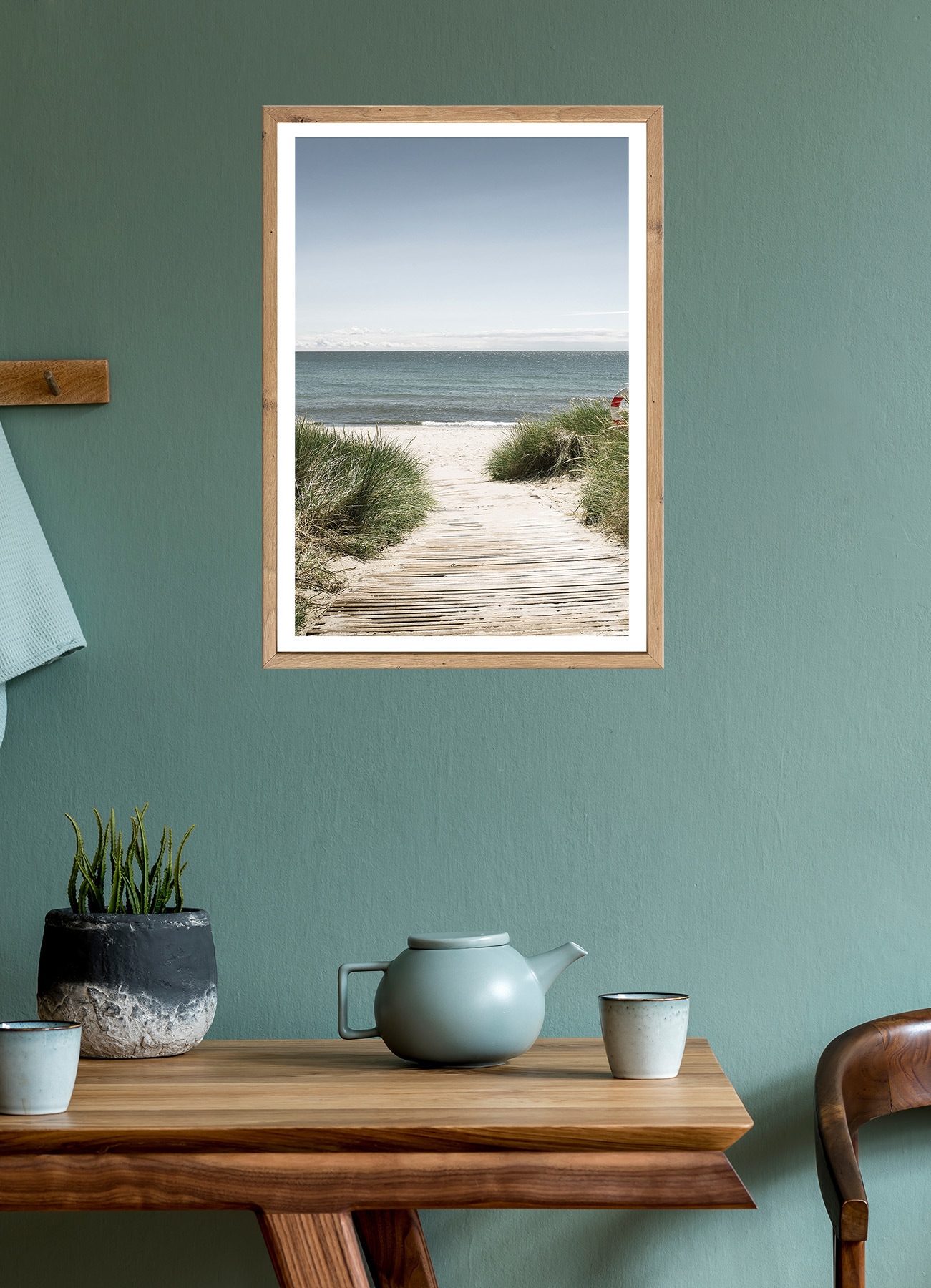 Bönninghoff Bild mit Rahmen »Wandbild gerahmt STRANDWEG 50x70 cm – Holzsteg zum Meer im Scandi Stil« Düne | Gräser | Küste | Landschaft | Meer | Natur | Strand 1 Stk. tlg. mit dekorativem Rahmen