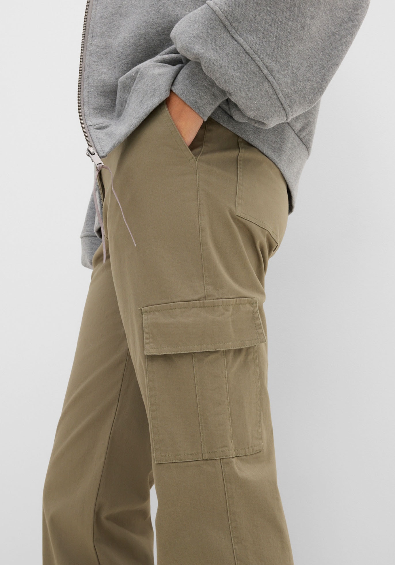 bonprix Cargohose  aus Baumwolle mit Elasthan, lockere Passform, mit Bequembund