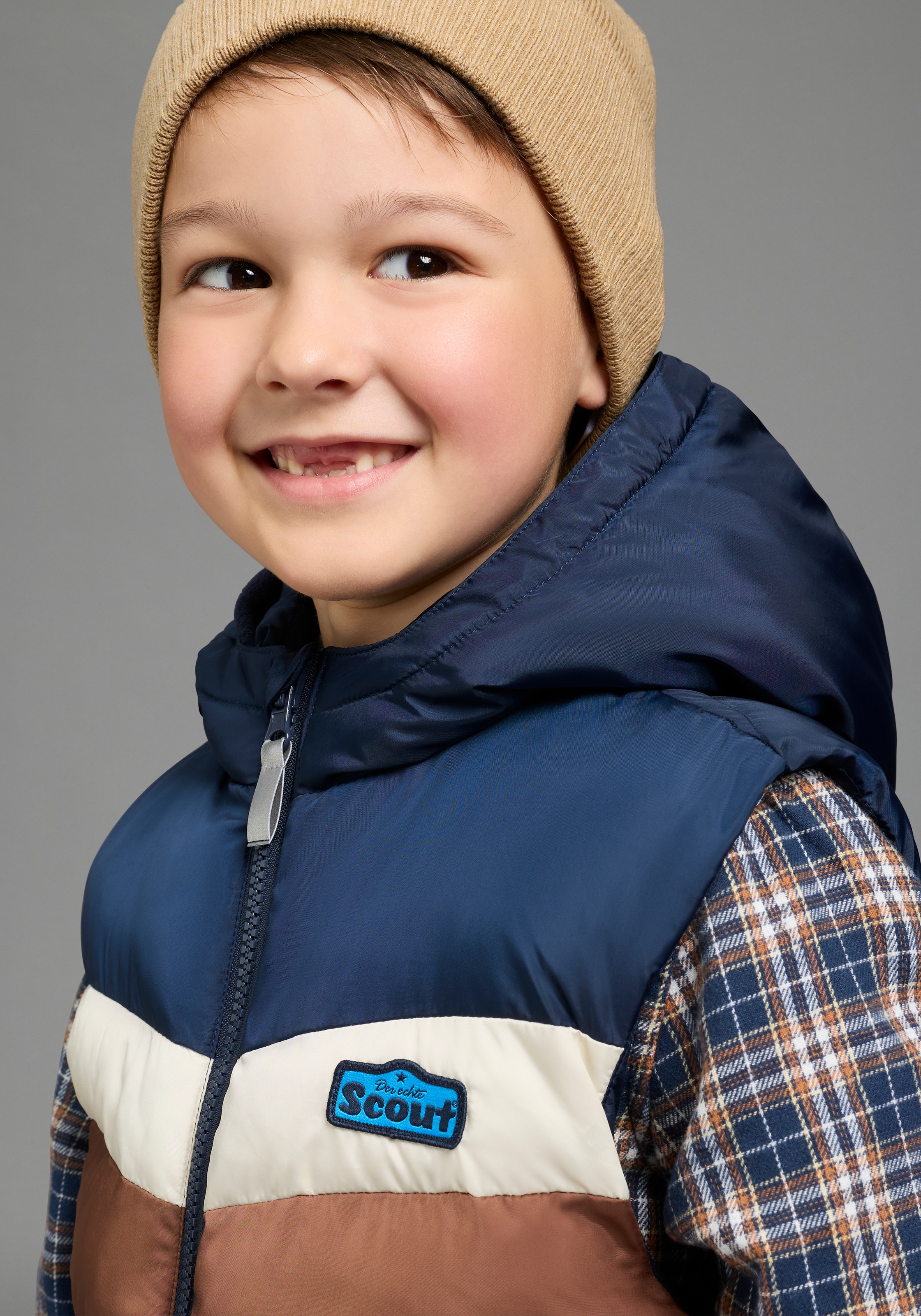 Scout Steppweste »Steppweste mit Farbeinsätzen« aus wärmendem und wasserabweisendem Material, mit Kapuze