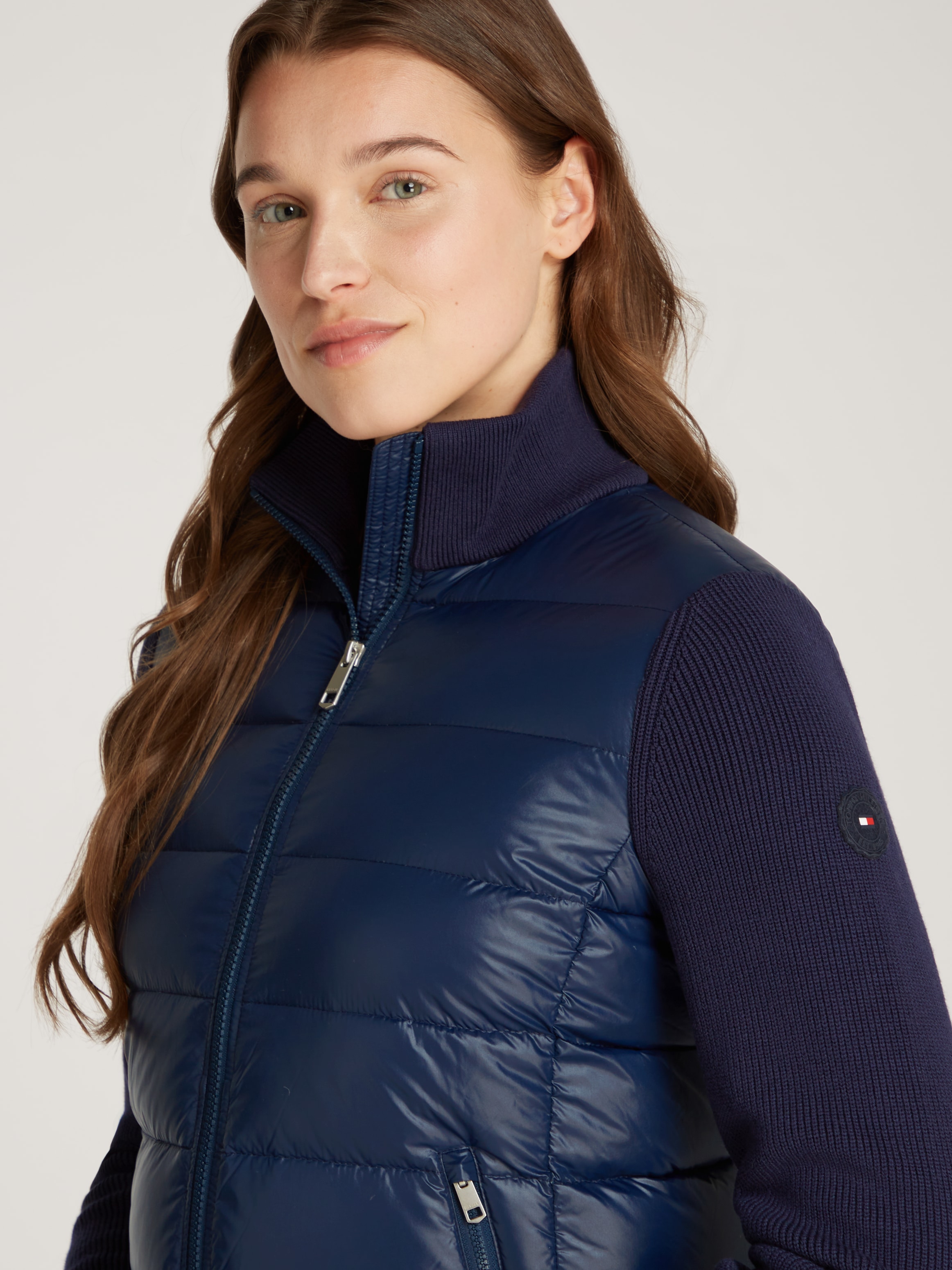 Tommy Hilfiger Steppjacke »LW DOWN FEMININE GLOSS KNIT JKT«, mit leichter Wattierung