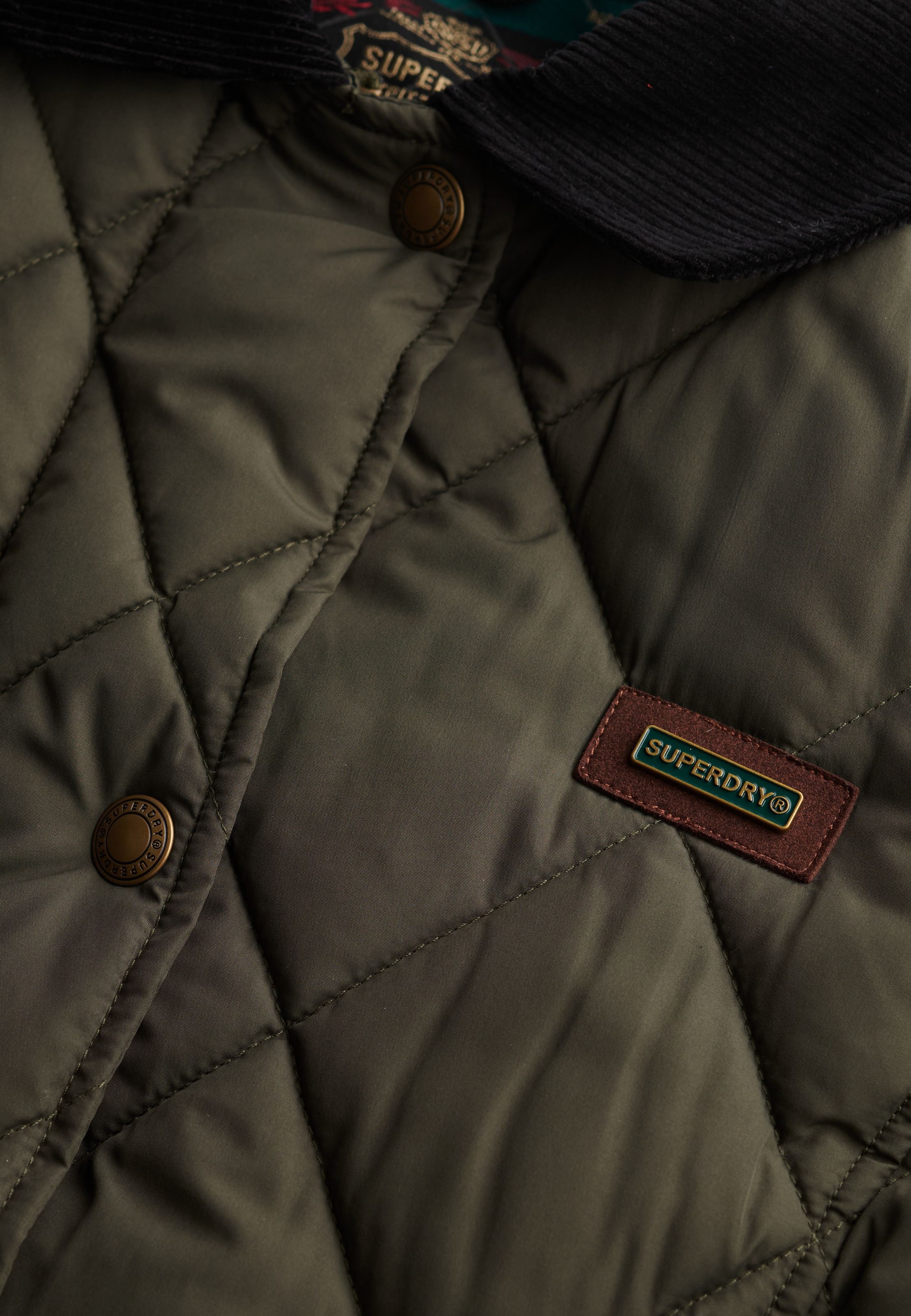 Superdry Steppjacke »CORD TRIMMED LINER JACKET« ohne Kapuze Slim Fit, mit Blusenkragen, aus Polyester