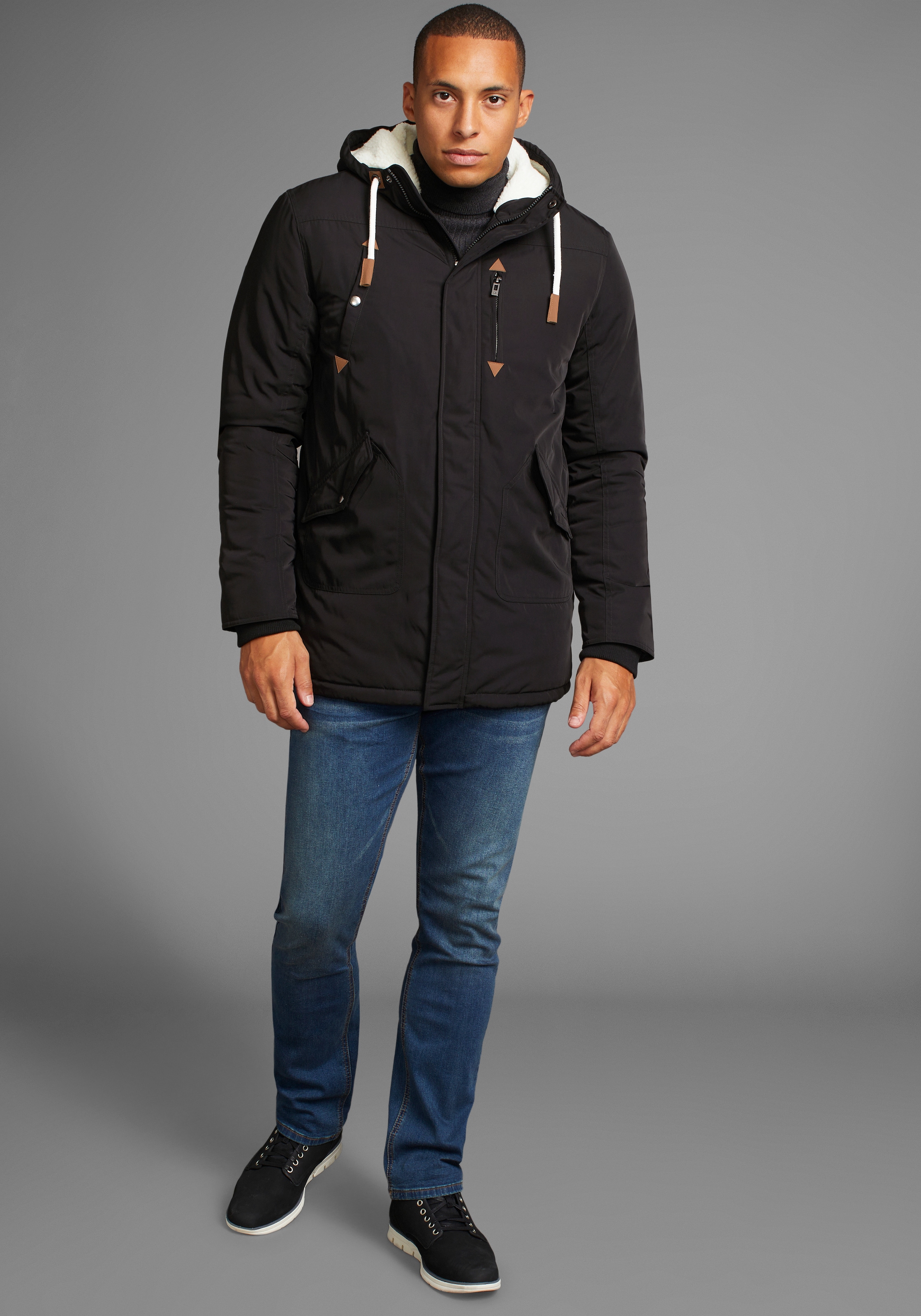 Bruno Banani Winterjacke, mit Kapuze, modischer Stil, taillierte Passform, mit Kapuze, mit Kordelzügen