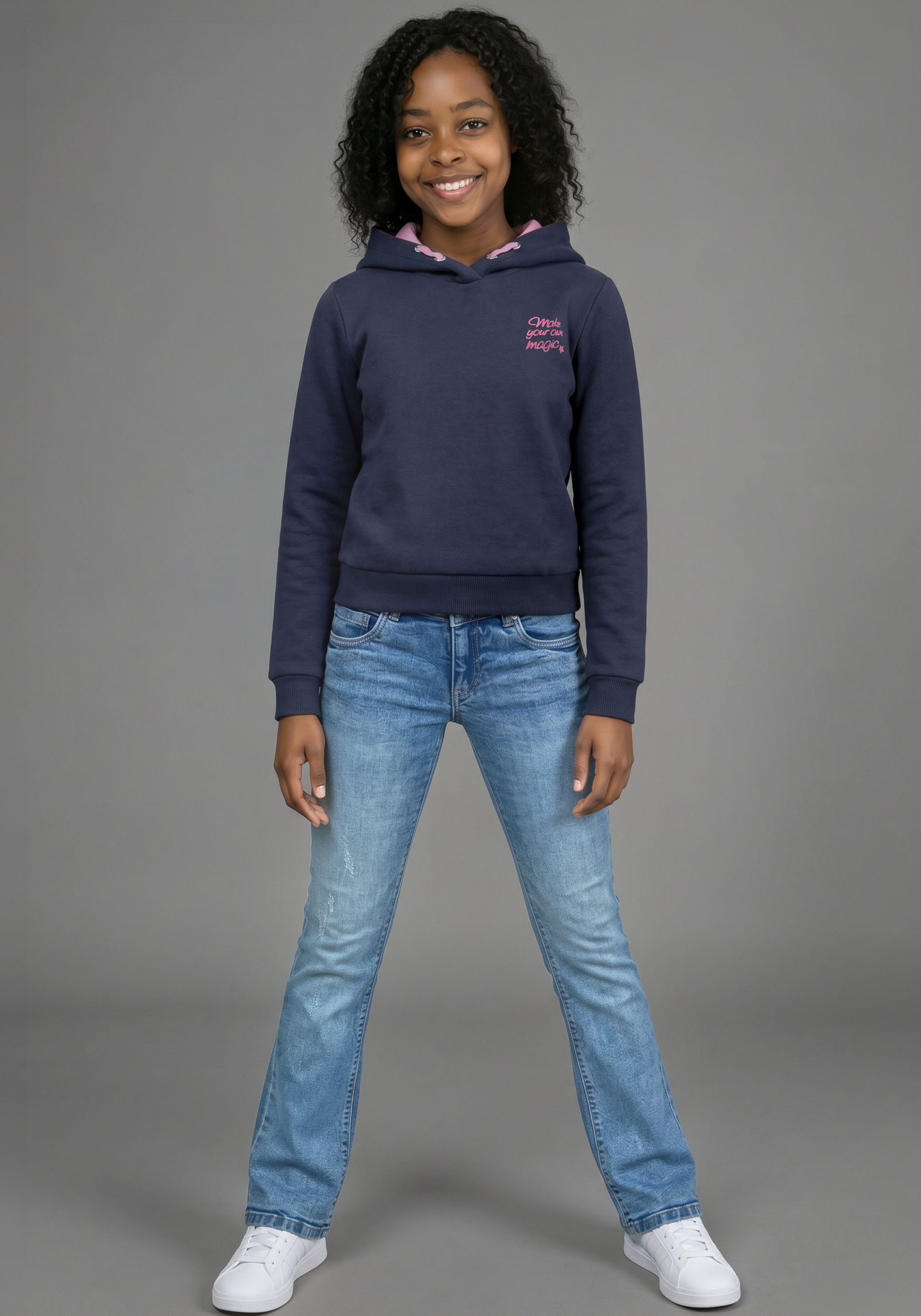 KIDSWORLD Langarmshirt »Slogan Hoodie: MAKE YOUR OWN MAGIC« Shirt mit Front- und Rückendruck, kurze Schnittform, Statement-Print