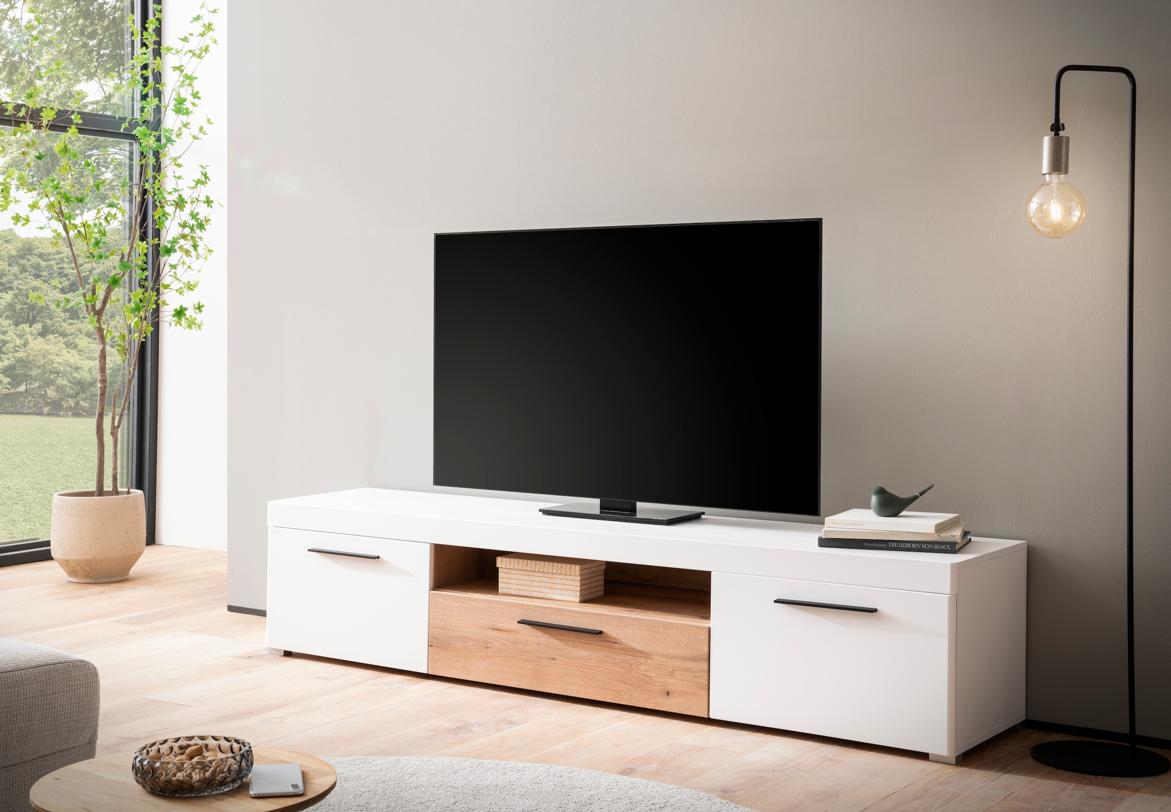 Home affaire Lowboard »Salerno, moderner Unterschrank, Kommode in Weiß mit Eiche Evoke Dekor« Metallgriffe, ausreichend Stauraum, vielseitig einsetzbar, 205cm breit