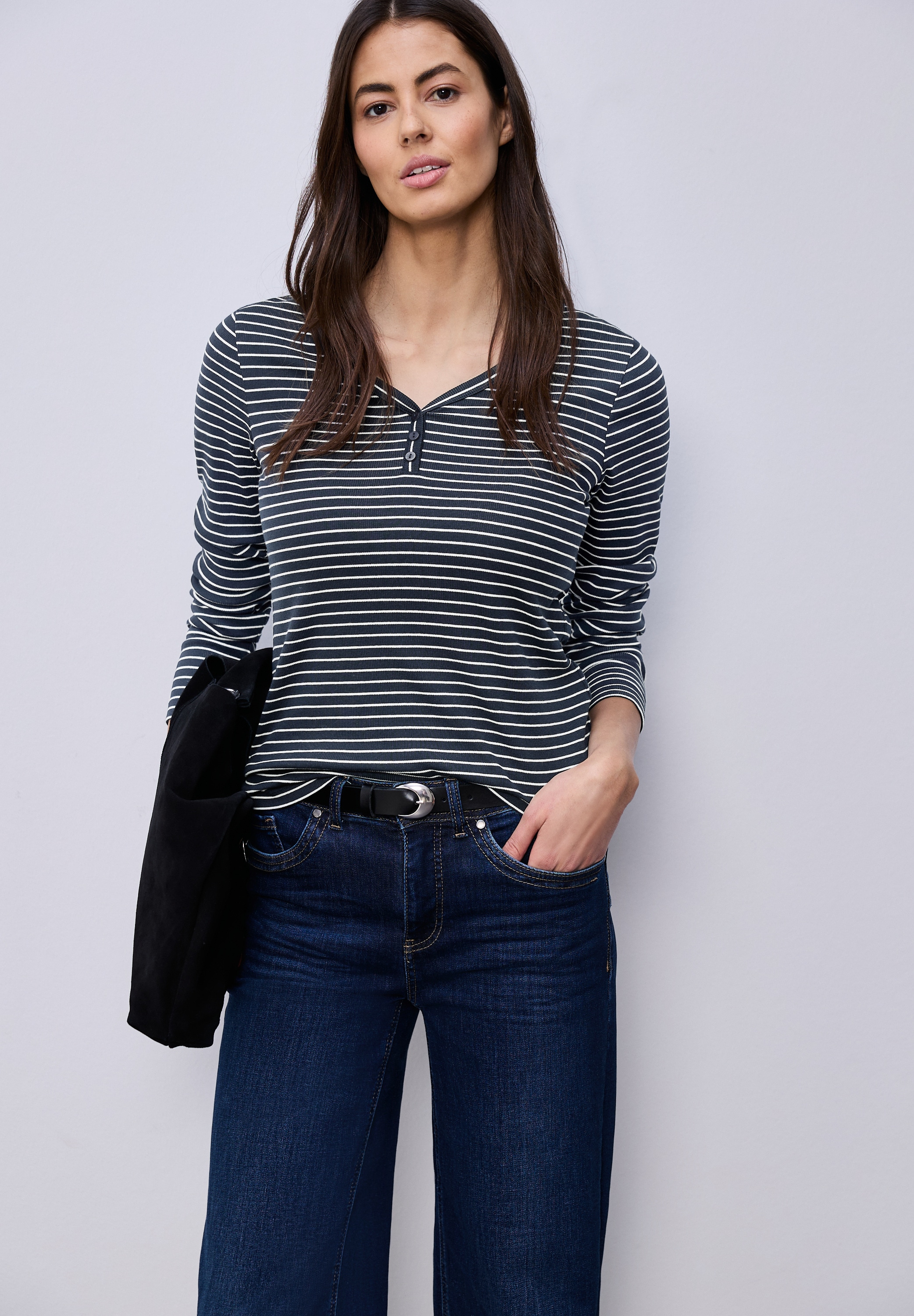 STREET ONE Langarmshirt im Streifen-Design und mit V-Ausschnitt