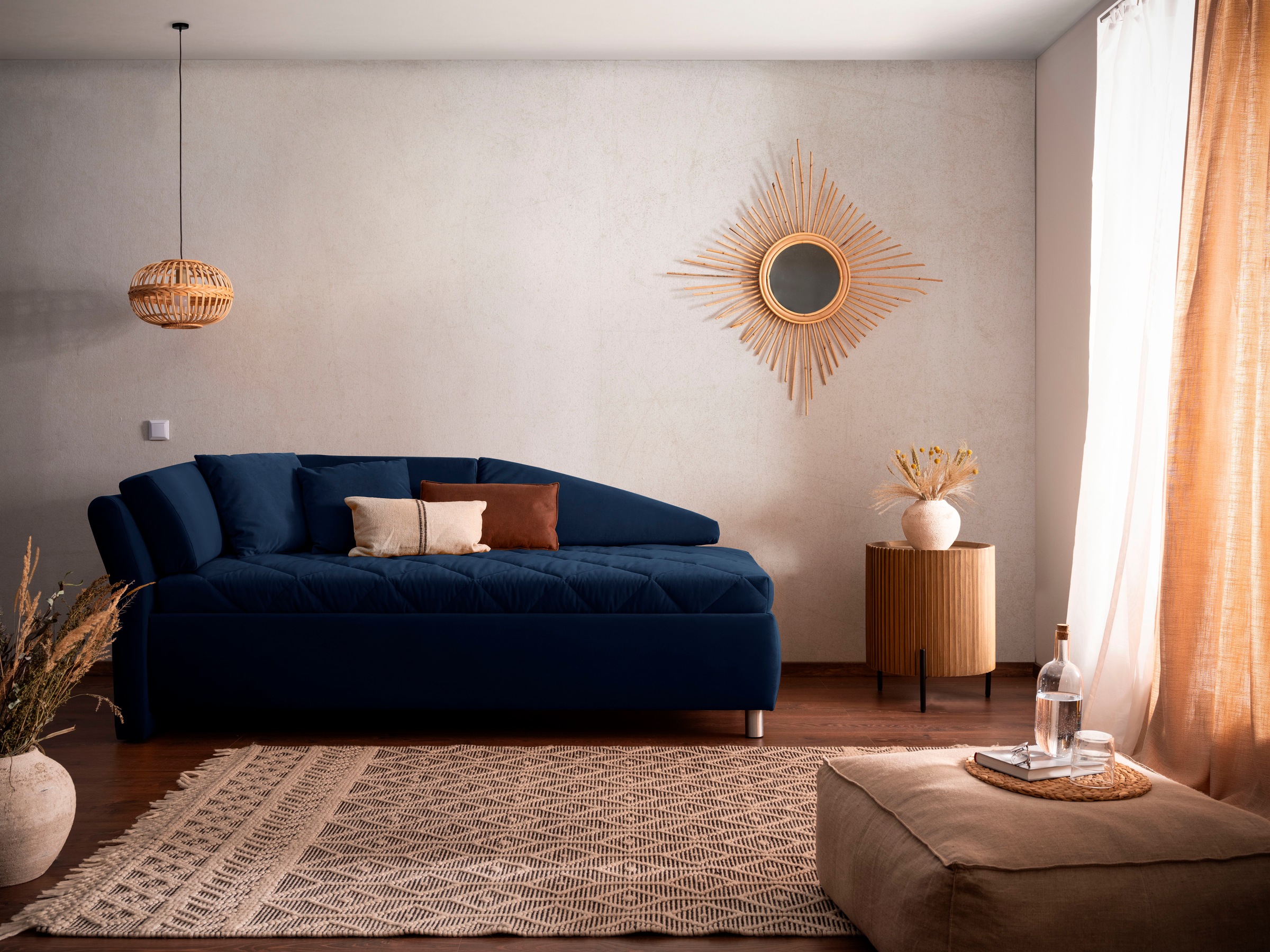 alina Schlafsofa »Lindsay«, Bettkasten, Zierkissen-Set aus: 2 Stk. 40x40cm, 1 Stk. 30x30cm