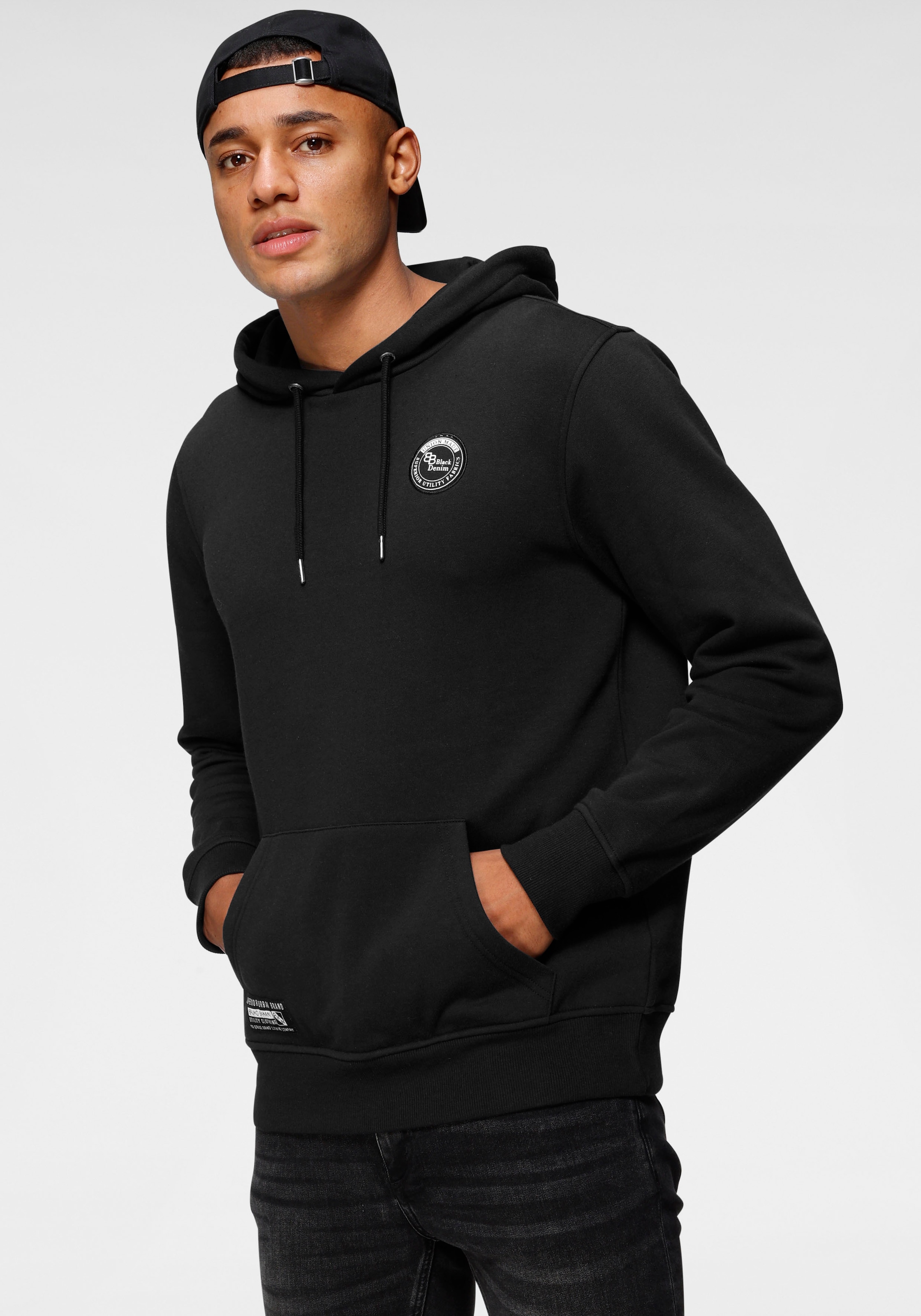 Bruno Banani Kapuzensweatshirt, langärmlig, schmal geschnitten, bedrucktes Design