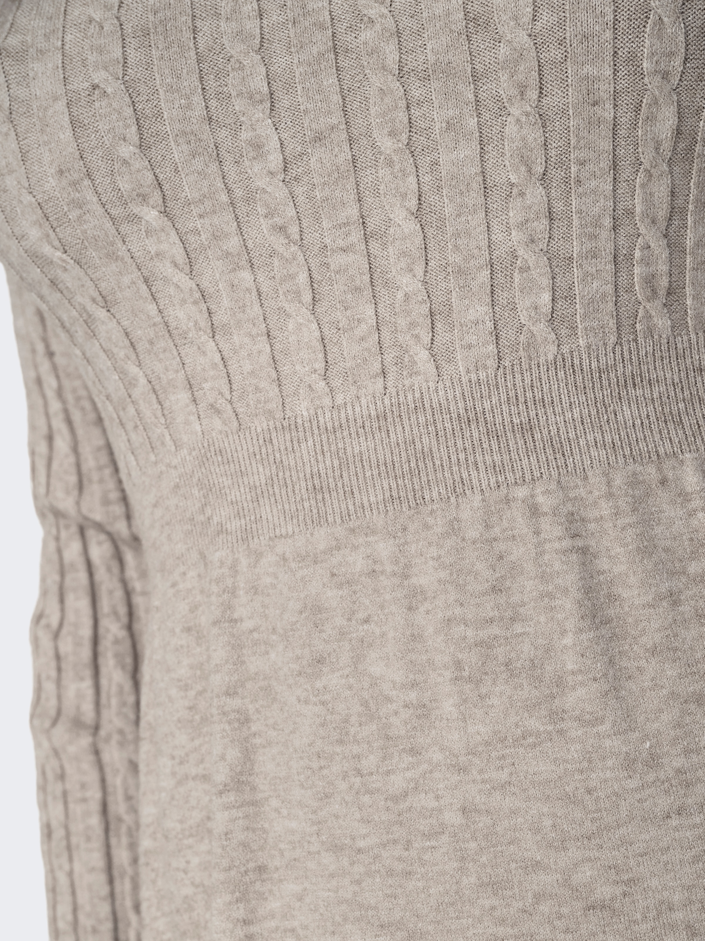 ONLY Strickkleid »ONLFIA LS CABLE DRESS KNT«, tailliert und mit dezentem Zopfstrickmuster im Oberteil