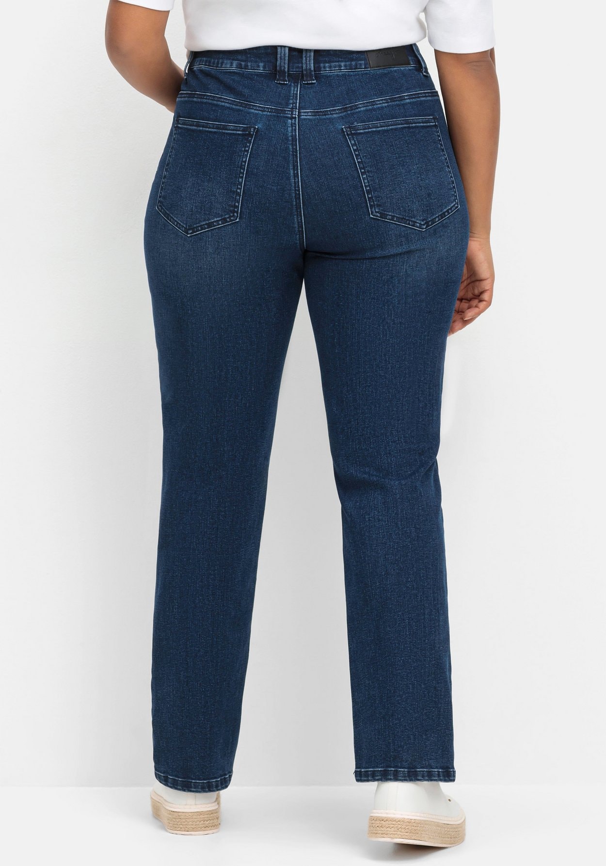 Sheego Stretch-Jeans »Gerade Jeans mit funktionellen TruTemp365® Fasern«, mit funktionellen TruTemp365® Fasern