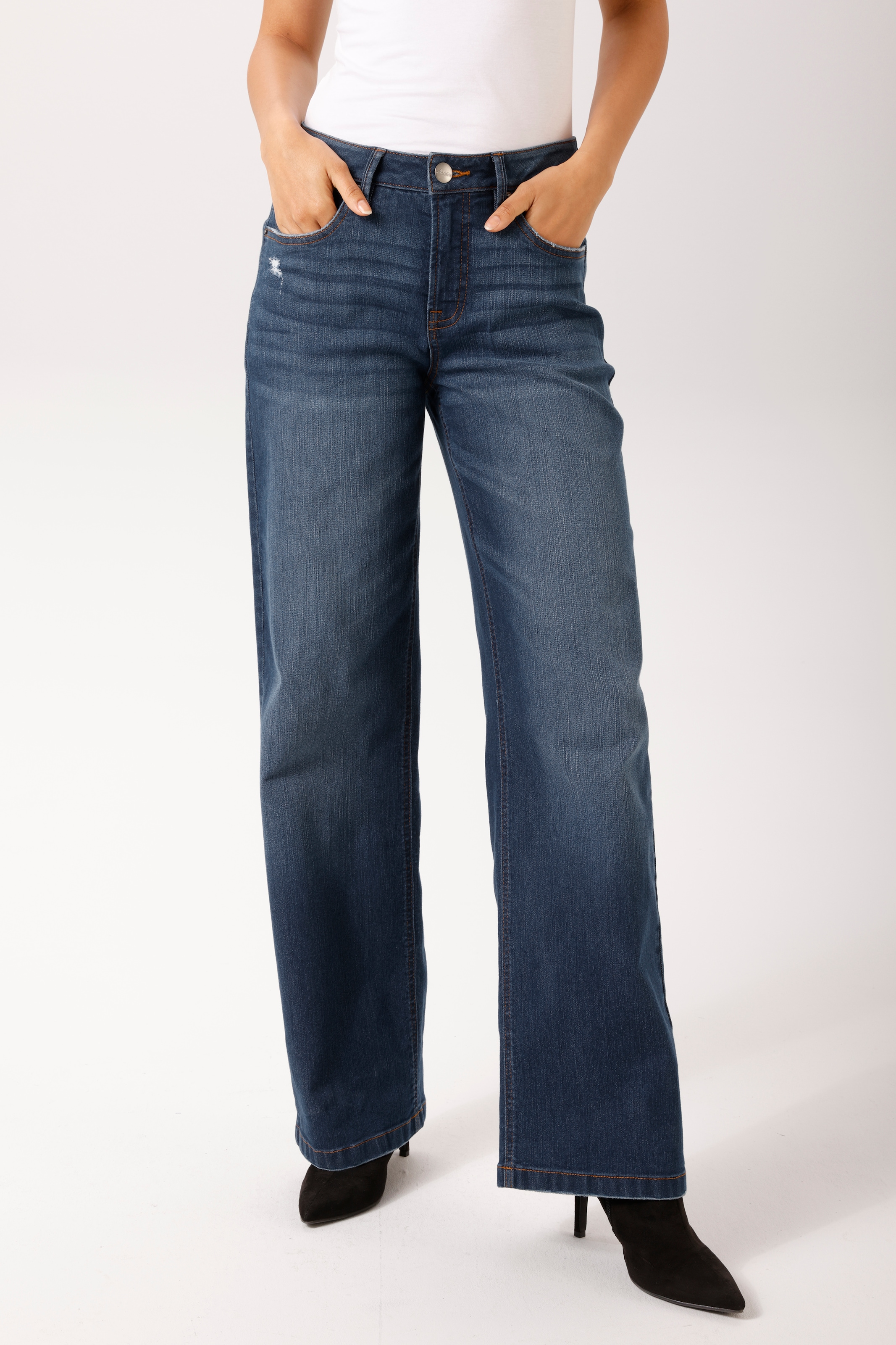 Aniston CASUAL Straight-Jeans mit trendig weitem Bein