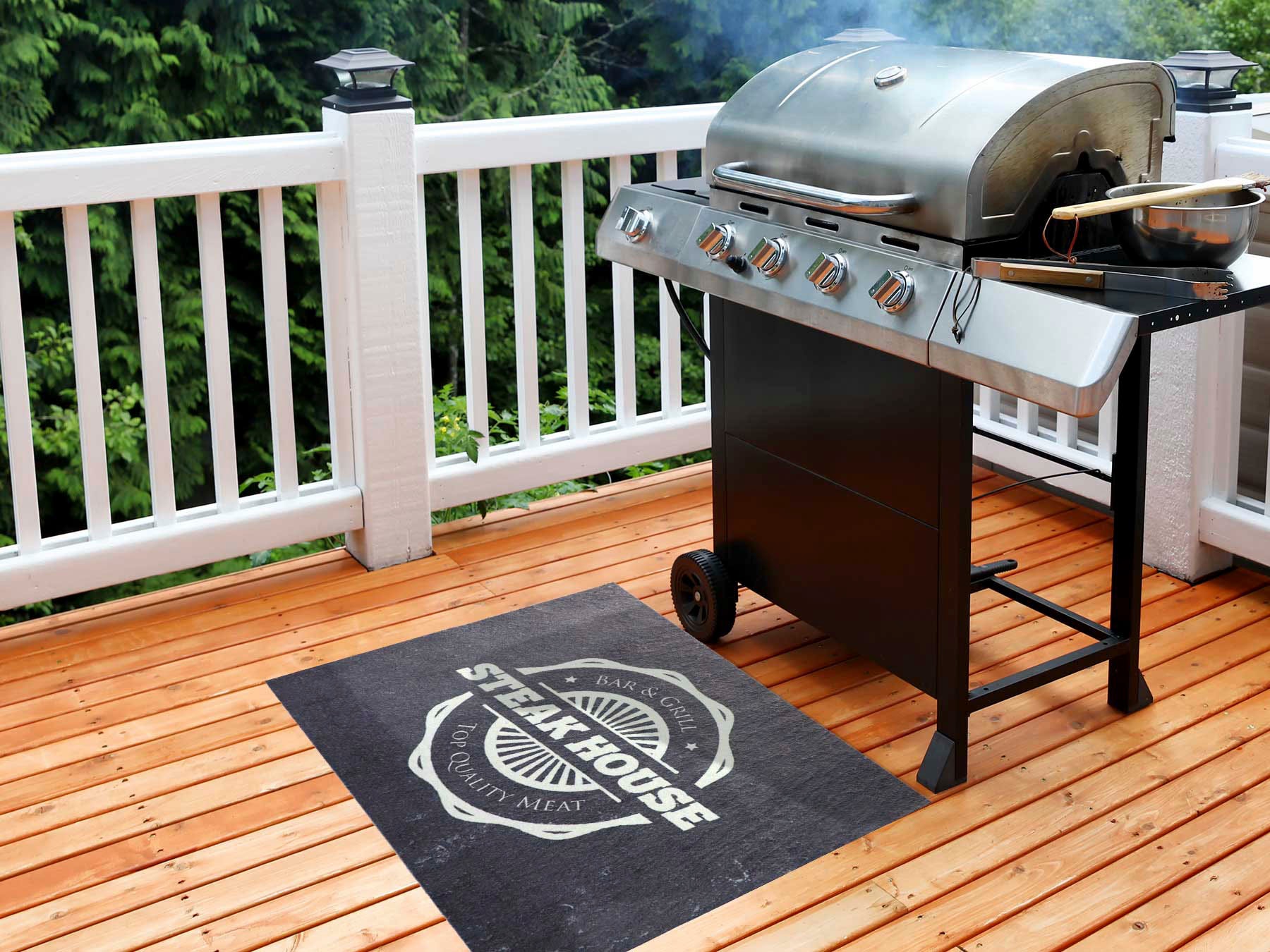Primaflor-Ideen in Textil Fußmatte »BBQ Grillunterlage STEAK HOUSE, Made in Belgium« rechteckig 5 mm Höhe Grillmatte ideal als Bodenschutz, mit Spruch, rutschhemmend, waschbar