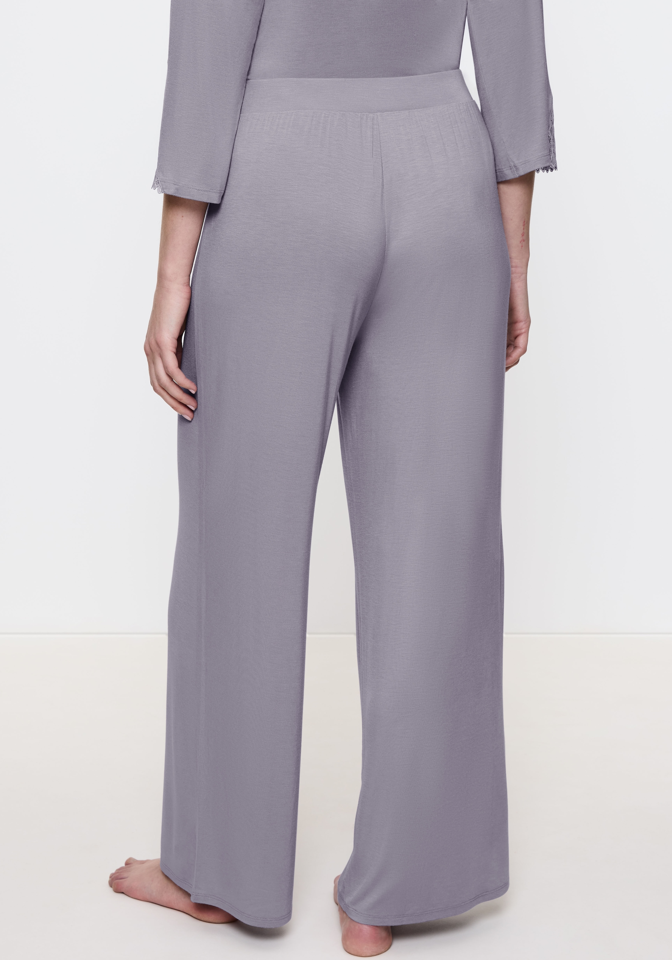 Triumph Pyjamahose »Aura Spotlight Trousers«, weiches Stretchmaterial, atmungsaktiv