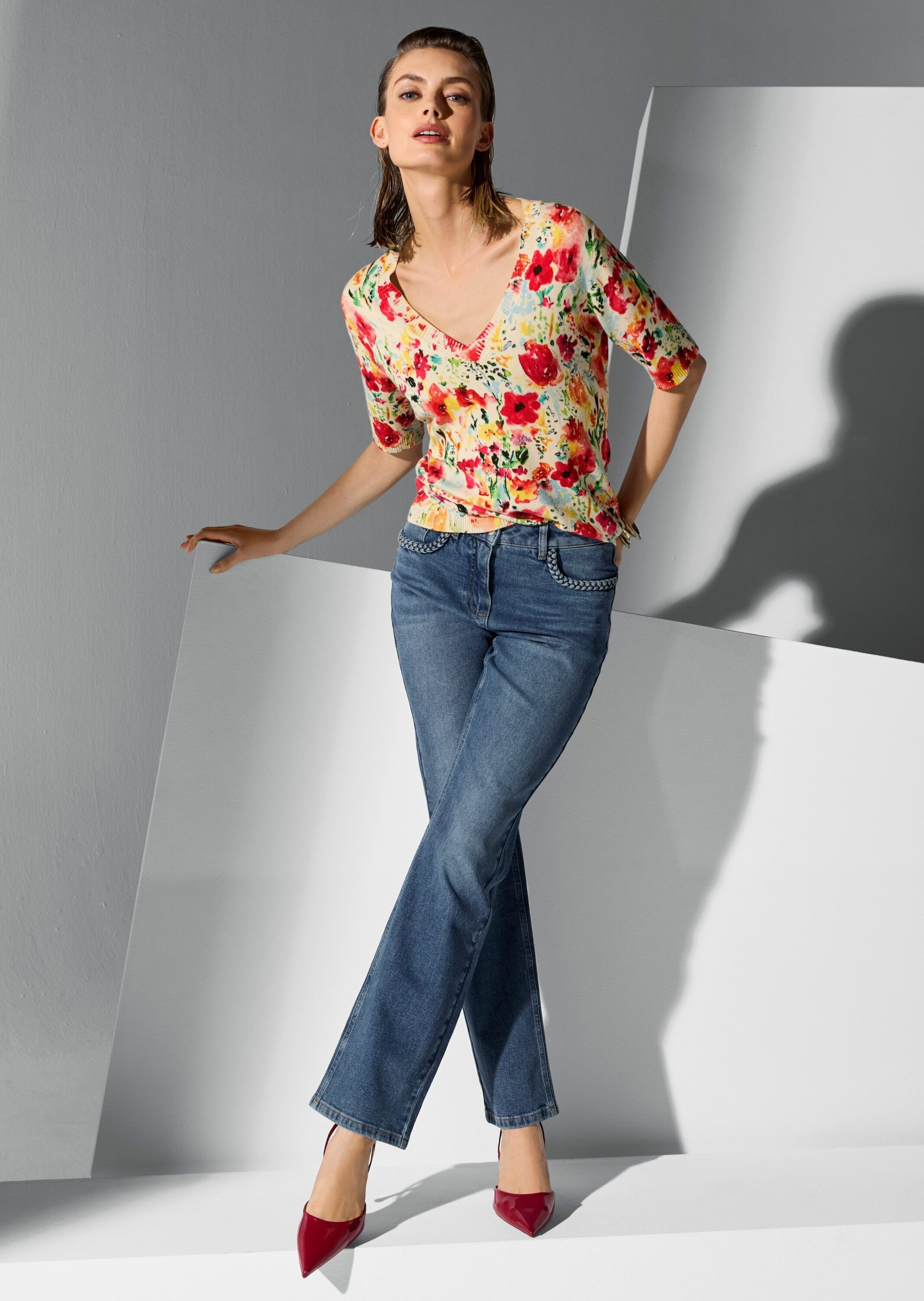 MADELEINE Longpullover »Viskosepullover Druckpullover mit floralem Muster« Farbintensives Blumenmuster
