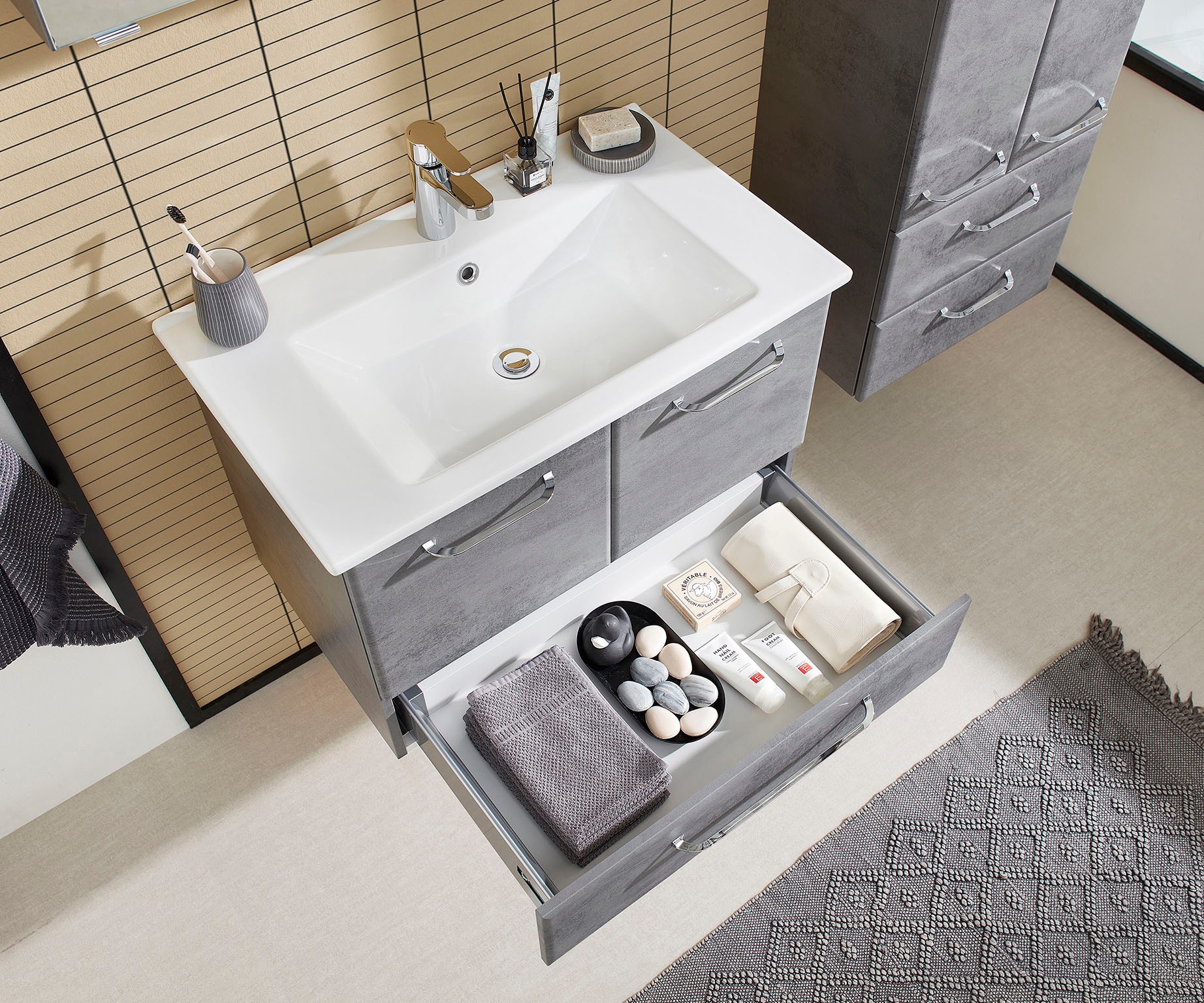 Saphir Badmöbel-Set »Quickset 945 Keramik-Waschtisch mit Unterschrank, 75 cm breit«, (1 St.), Waschplatz, 2 Türen, 1 Schublade, inkl. Türdämpfer, Waschtisch Set
