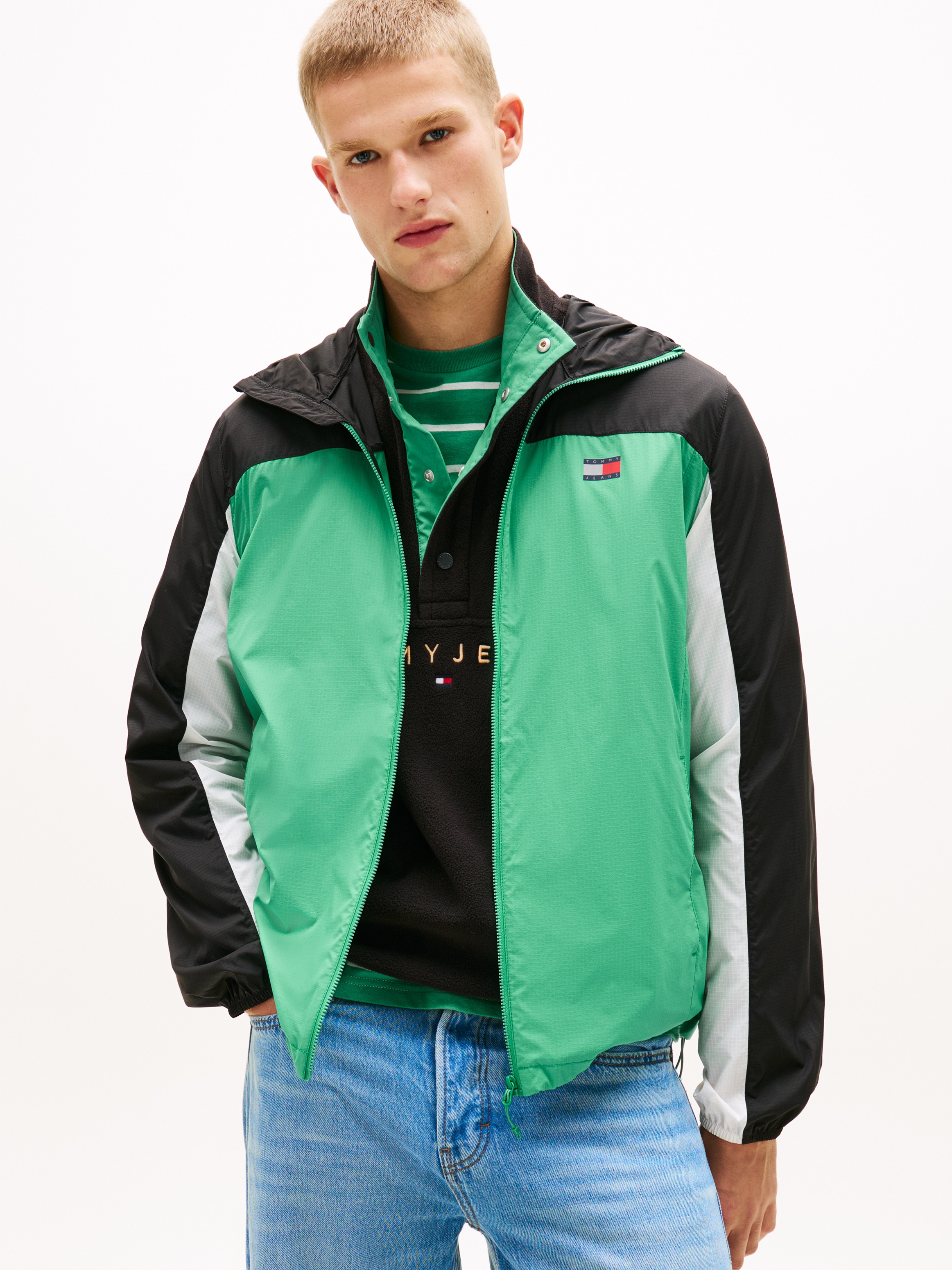 Tommy Jeans Outdoorjacke »TJM OUTDOOR SHELL« mit Kapuze Windsheeter Windjacke Packable Fahrradjacke Regular fit mit Kapuze