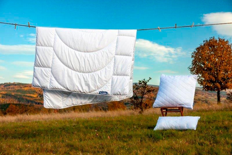 Dunlopillo Microfaserbettdecke "Home Bettdecken Sommer und Winter" leicht Füllung Polyester Bezug Polyester 1 Stk. tlg. Bettdecke 135x200, 155x220cm, feuchtigkeitsregulierend