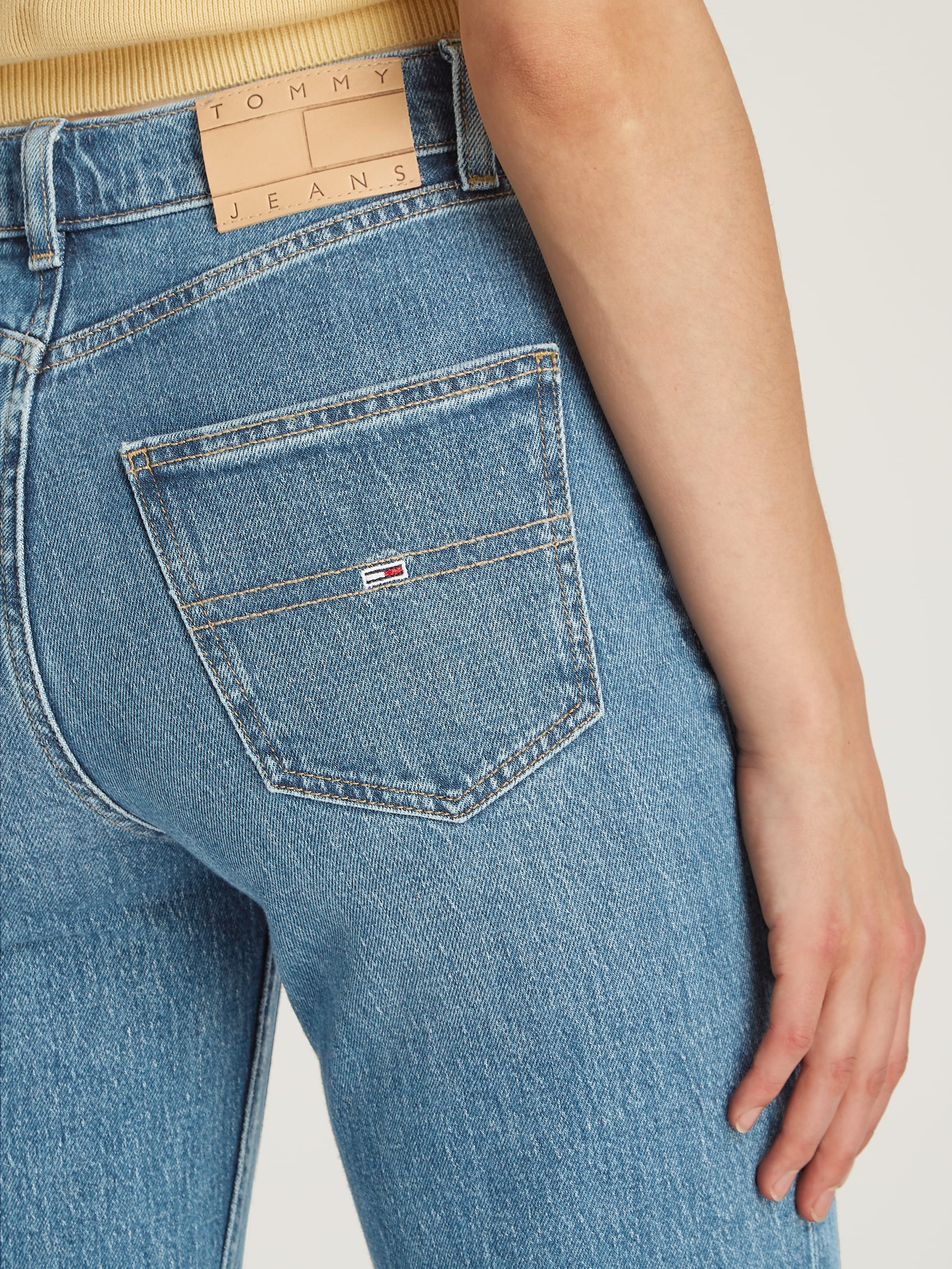 Tommy Jeans Skinny-fit-Jeans »Sylvia High Rise Skinny«, mit Logo-Badge