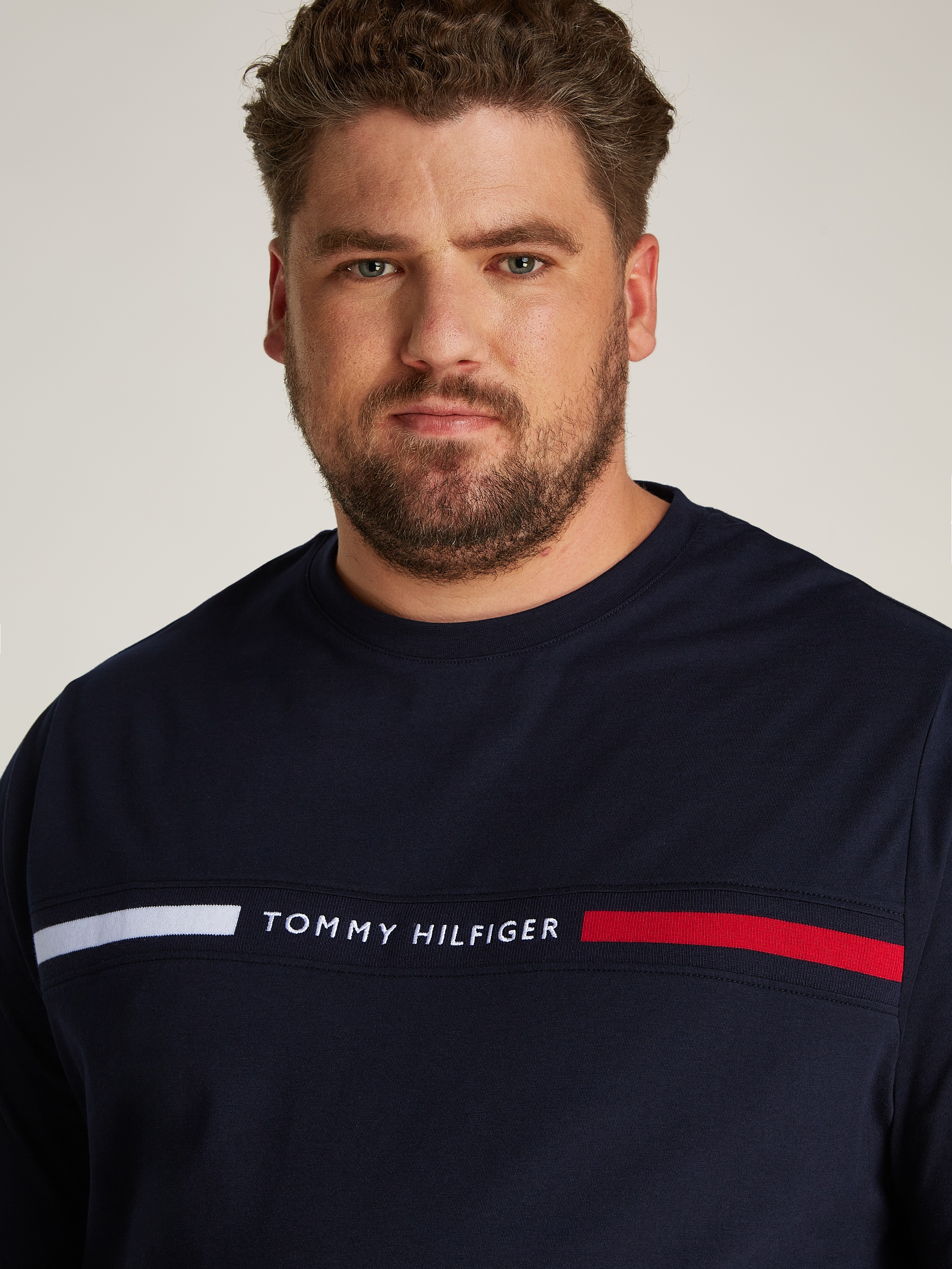 Tommy Hilfiger Big & Tall Rundhalsshirt »BT-HILFIGER CHEST INSERT TEE-B«, in Großen Größen, Logostickerei