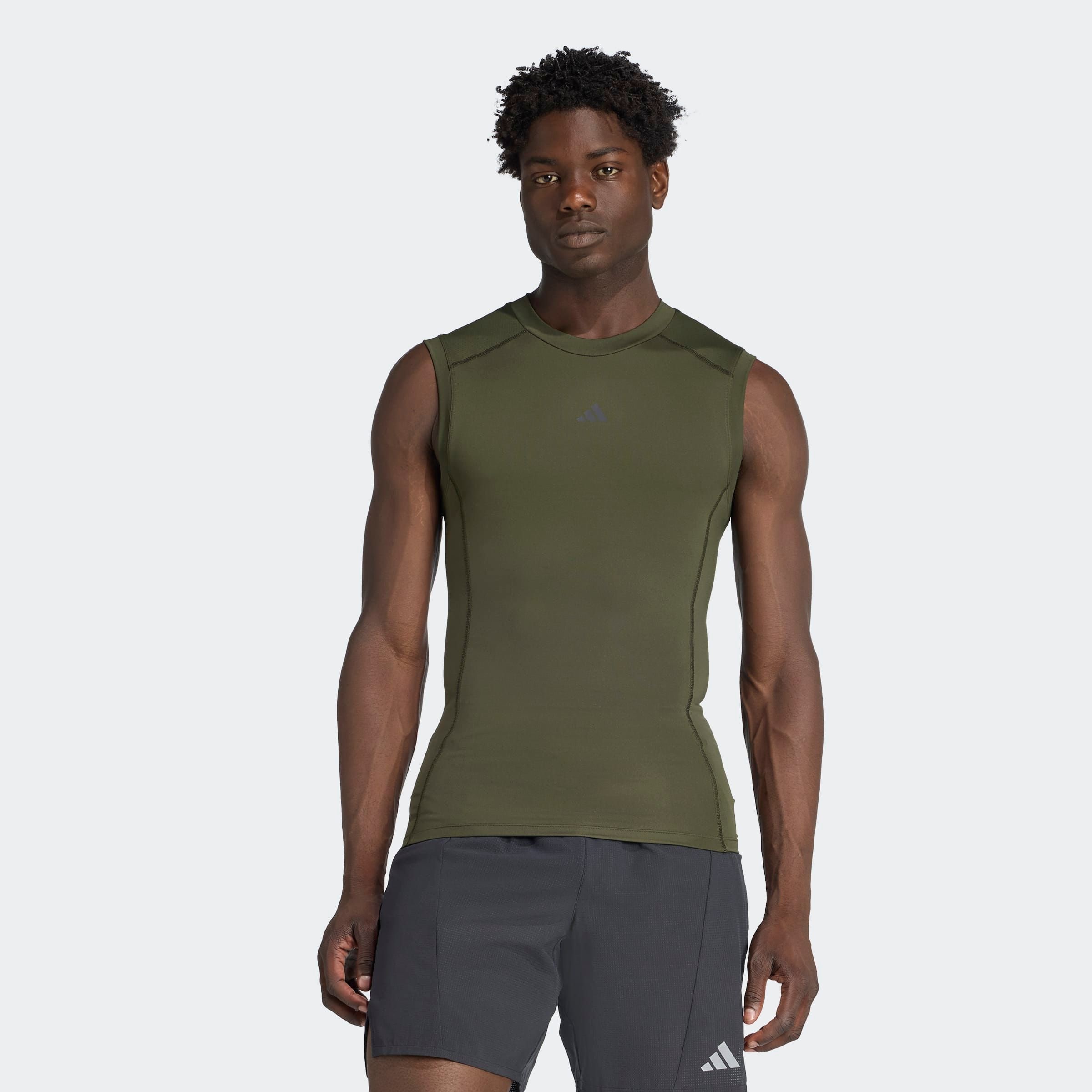 adidas Performance Tanktop »TECHFIT COMPRESSION TRAINING SLEEVELESS« mit Rundhalsausschnitt, ohne Verschluss, normale Länge