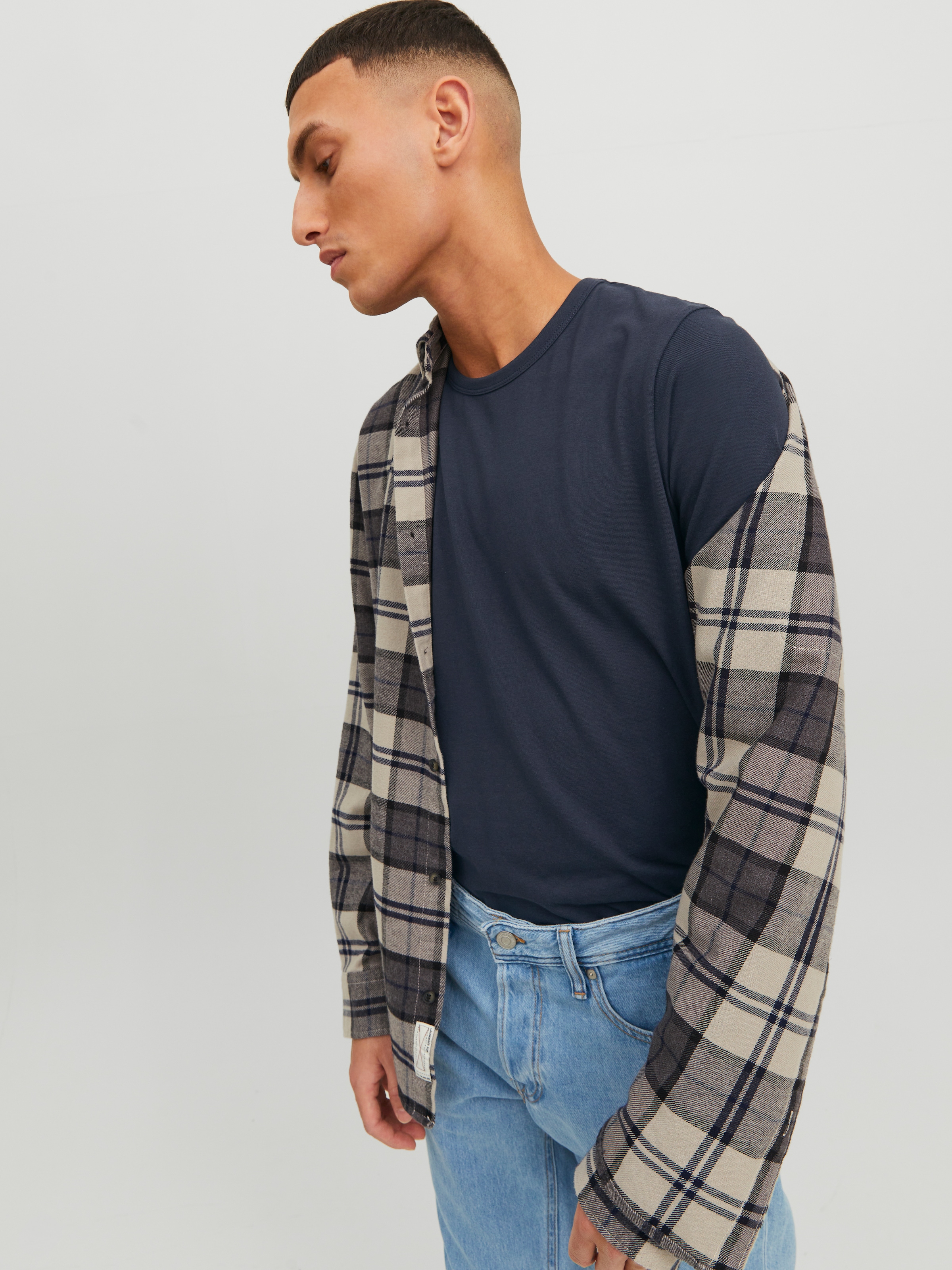 Jack & Jones T-Shirt »JJEBASIC mit schmaler Passform für jeden Tag« unifarben, modisch, schmal, Baumwollmischung, Rundhals