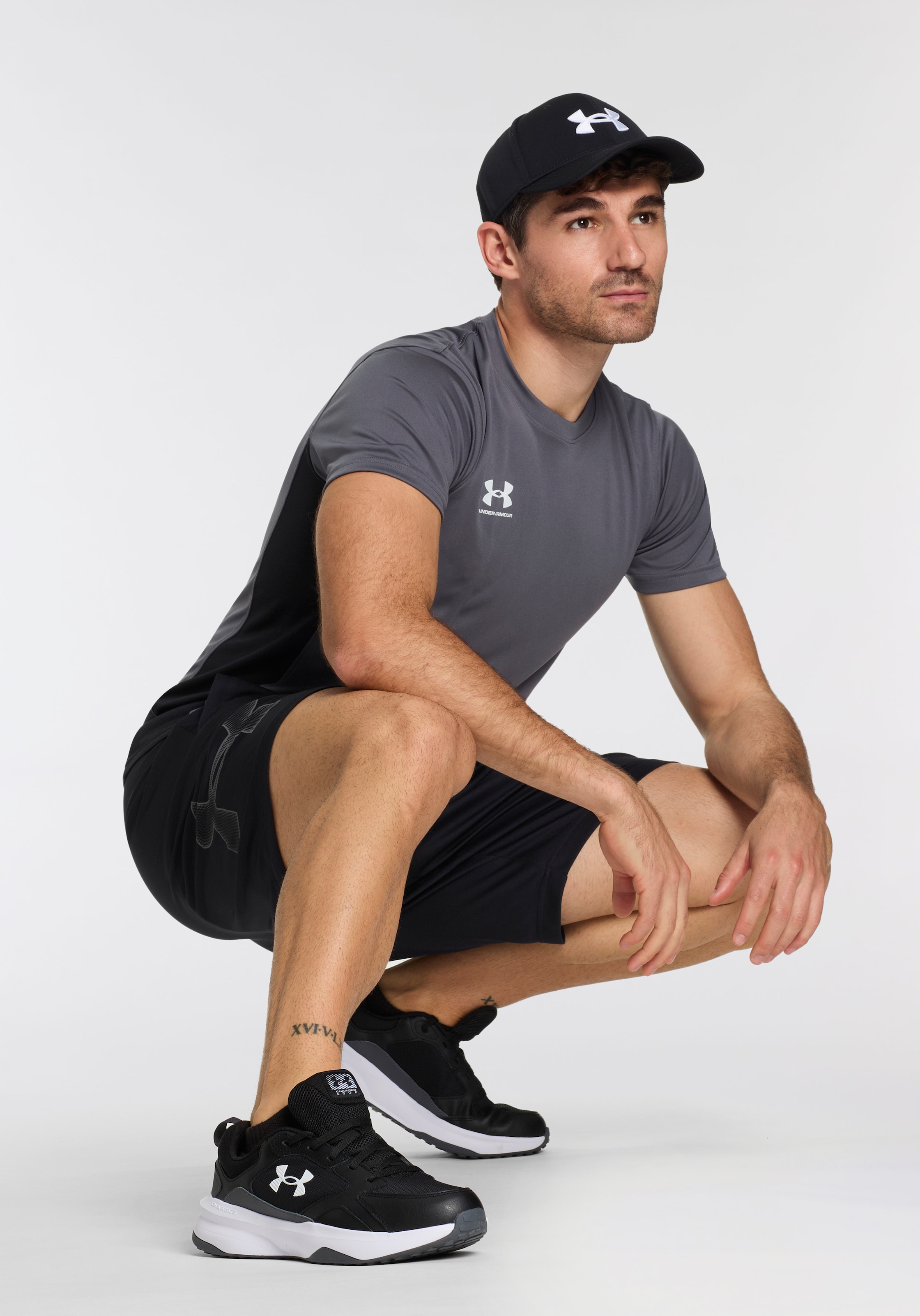 Under Armour® Shorts »UA Tech™ Shorts mit Grafik«  für Outdoor- und Sportmode, leichtes Material, sportlicher Stil