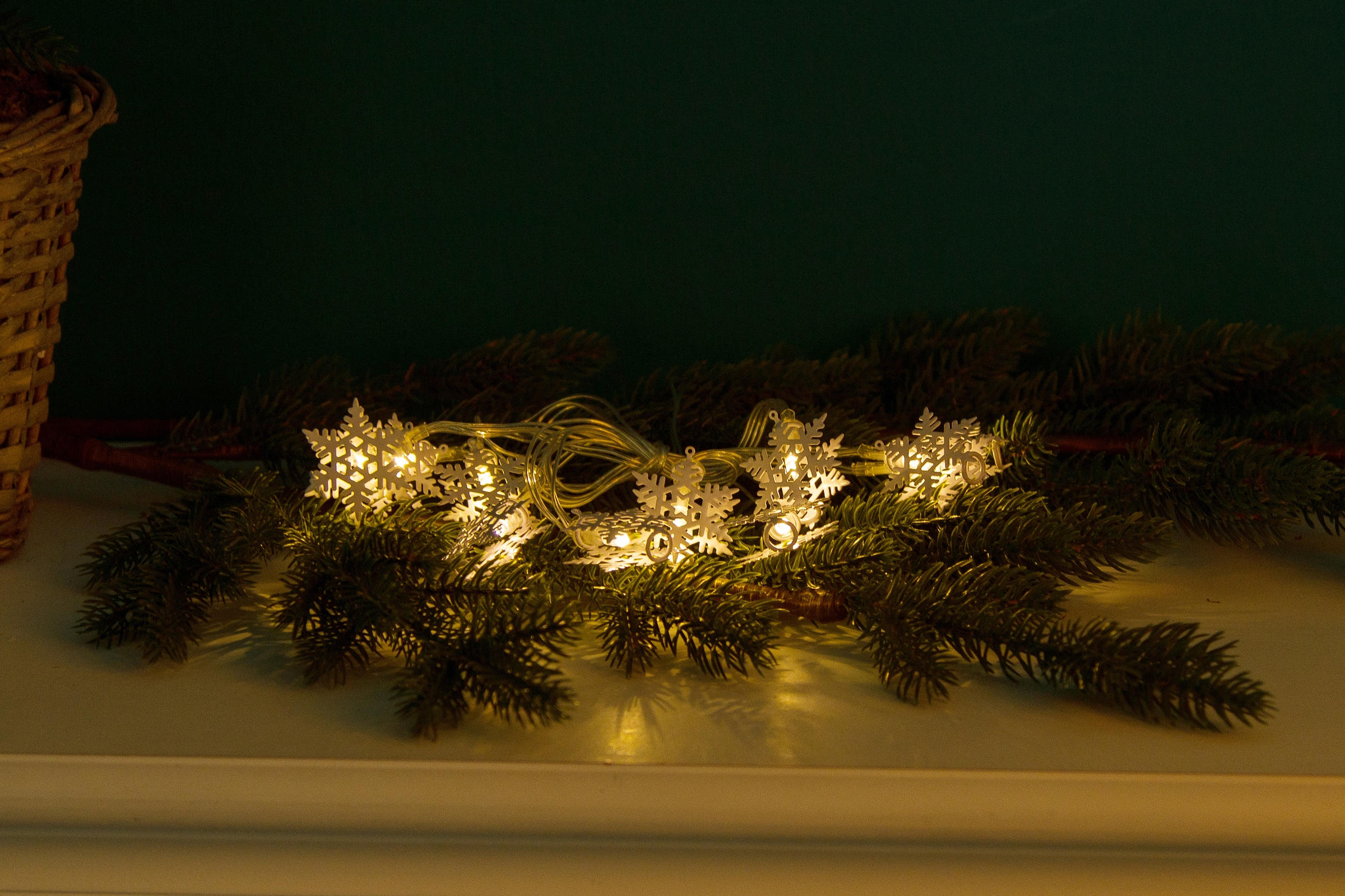 Myflair Möbel & Accessoires Dekoobjekt »Weihnachtsdeko«, LED-Lichterkette mit Schneeflocken, mit 10 LEDs, Länge ca. 180 cm