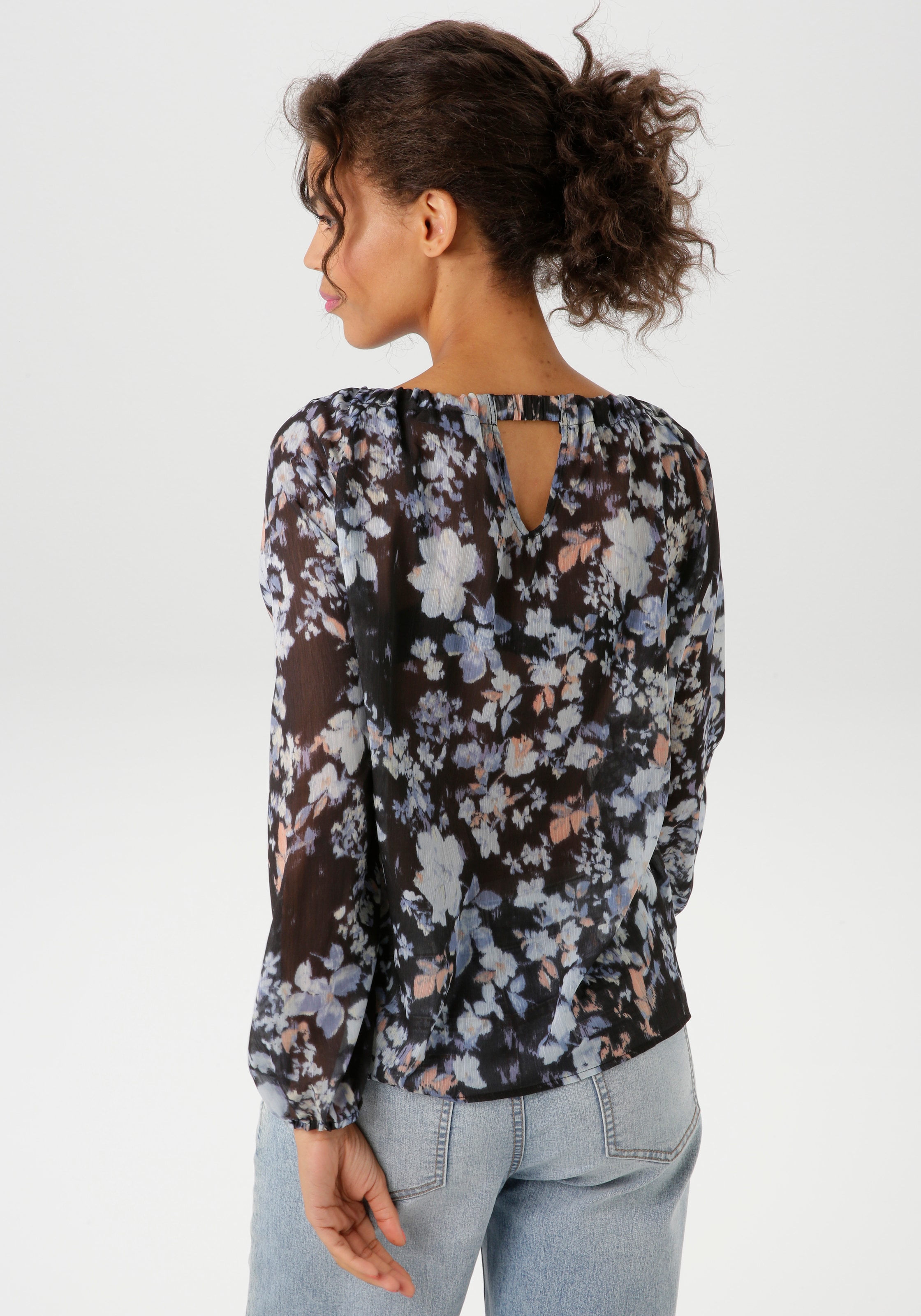 Aniston CASUAL Schlupfbluse, mit raffiniertem Cut-Out im Rücken