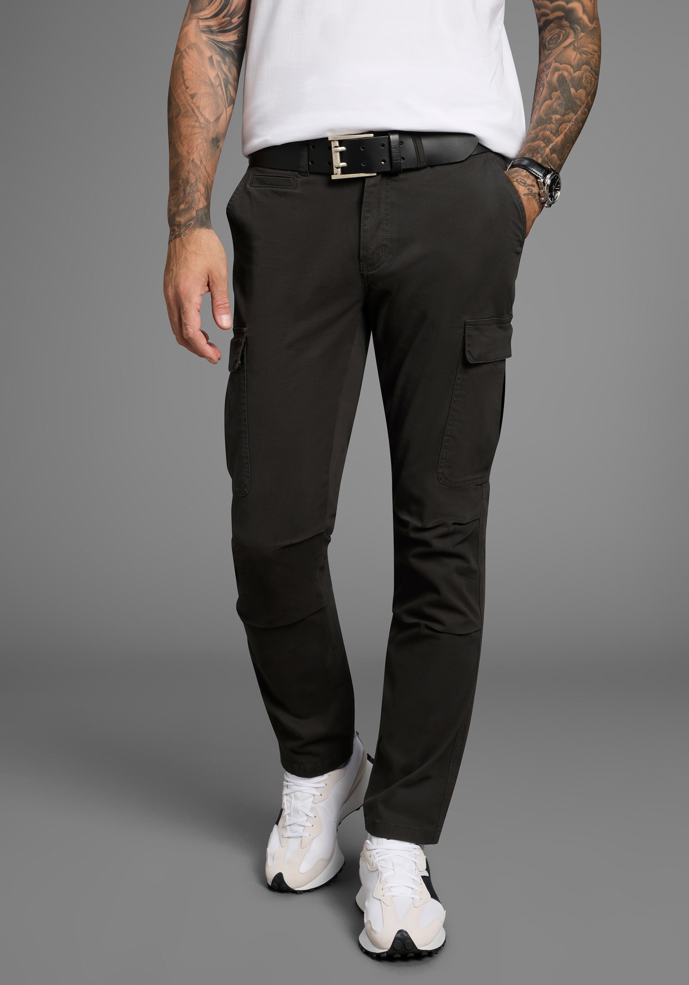 Bruno Banani Cargohose  moderne Passform, eng anliegende Cargotaschen