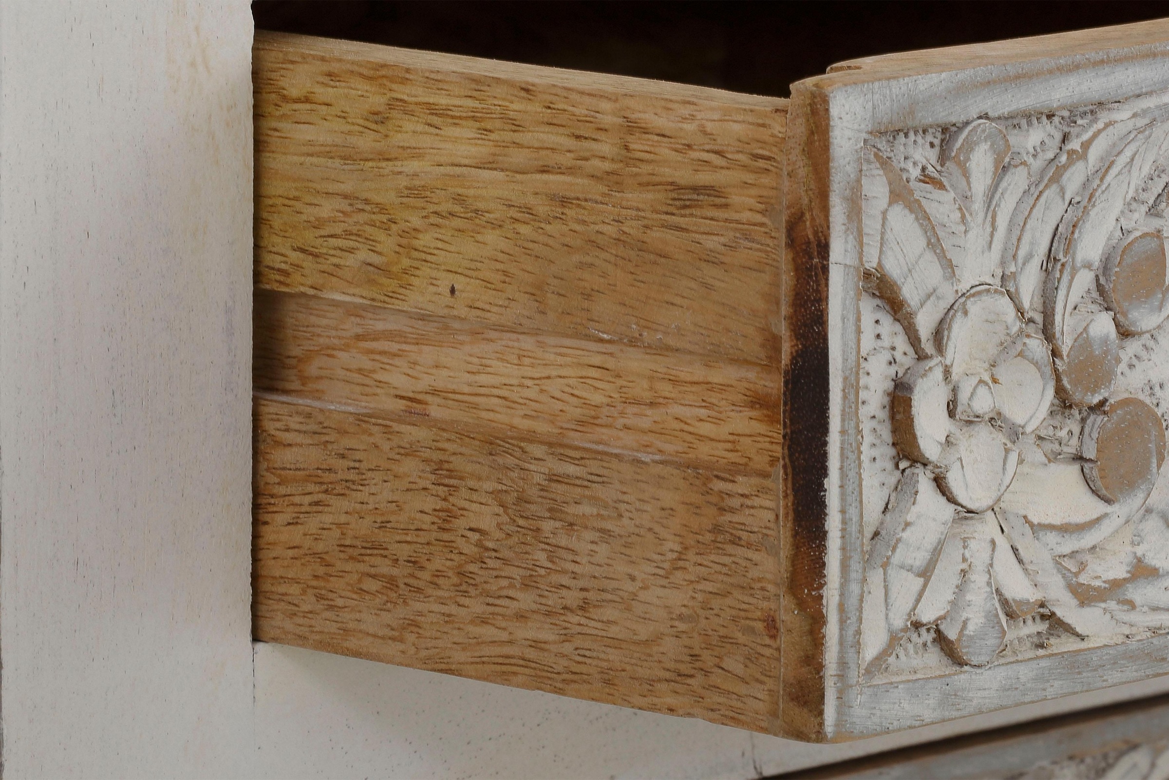 Home affaire Sideboard »Rajat«, Kommode aus Mangoholz mit Türfrontfräsungen, Breite 140 cm