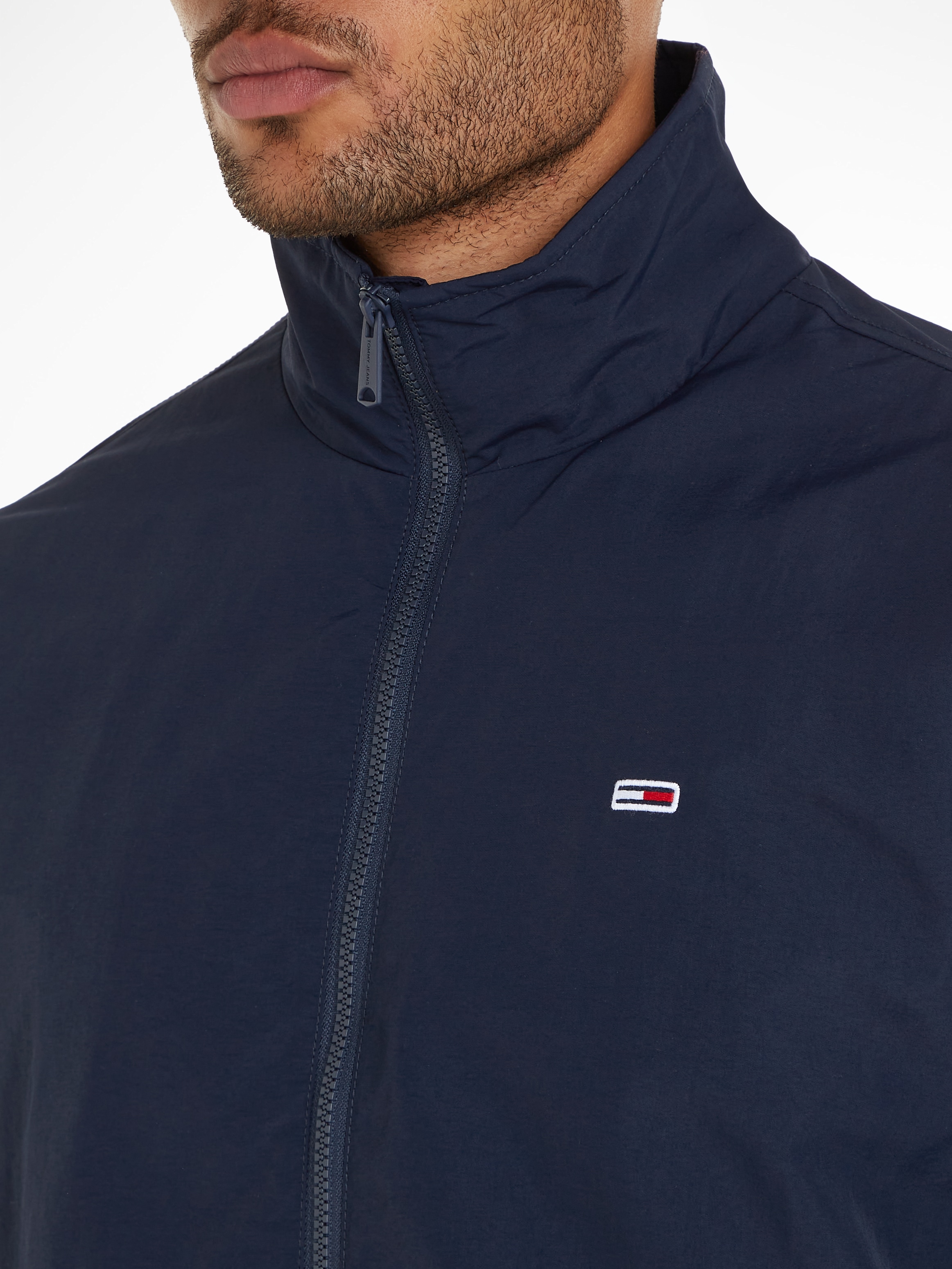 Tommy Jeans Kurzjacke »TJM ESSENTIAL JACKET EXT«, Bomberjacke mit Stehkragen
