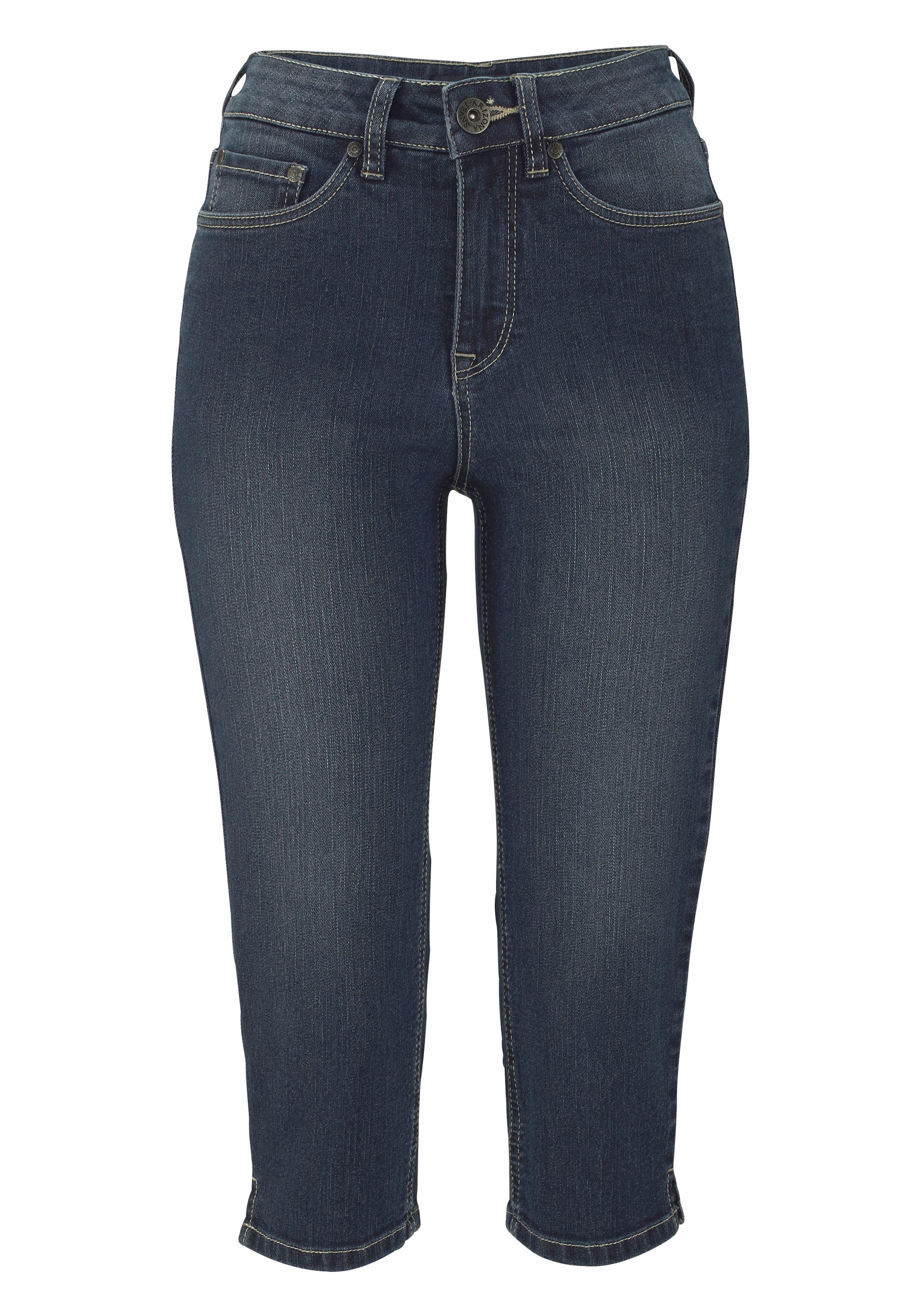 Arizona Caprijeans »mit Schlitz am Saum«, schmale Passform, mit stylischen Nieten, hohe Taille