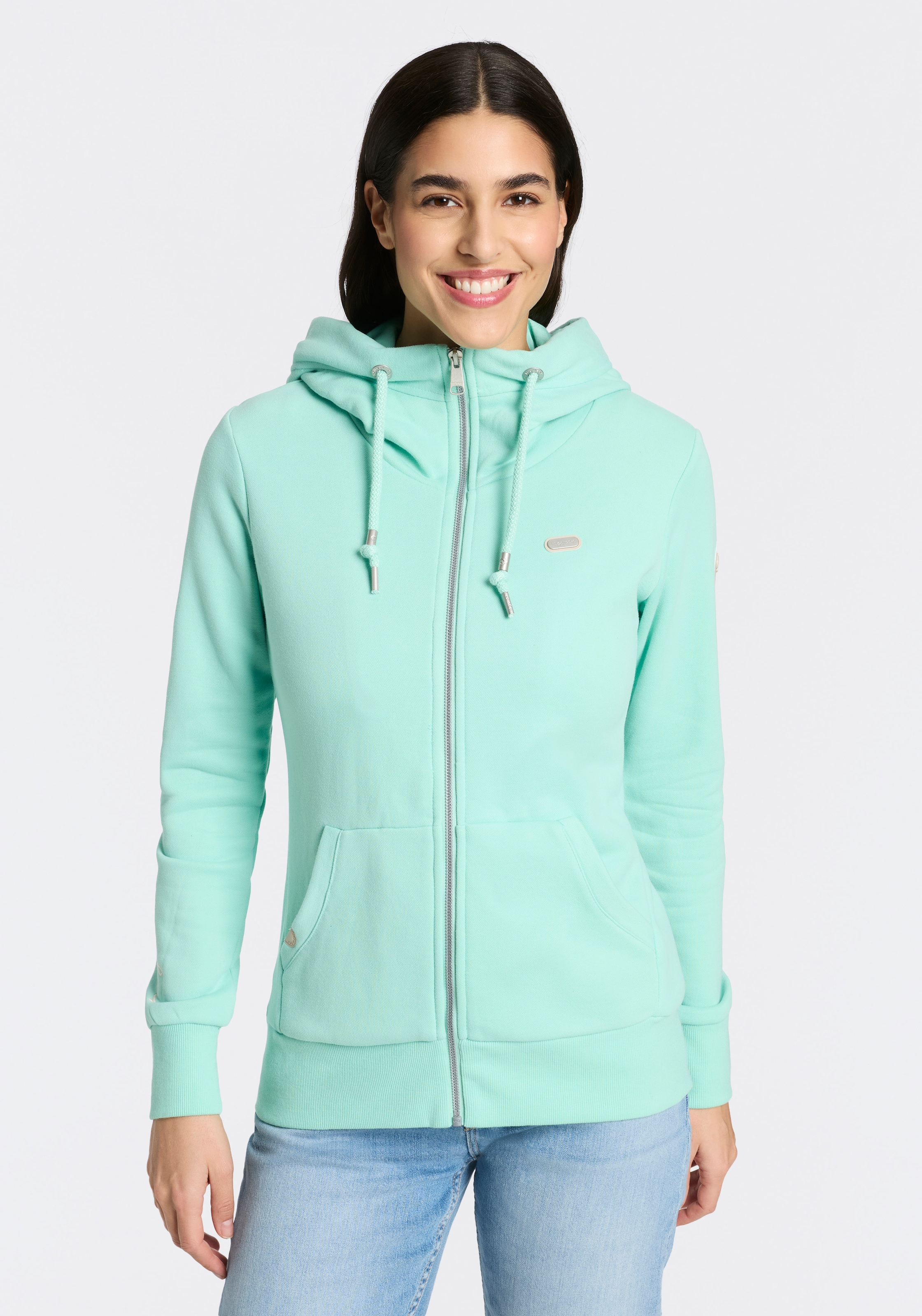 Ragwear Kapuzensweatjacke »NESKIA ZIP A O« mit Kordelzug und Logo am Ärmel