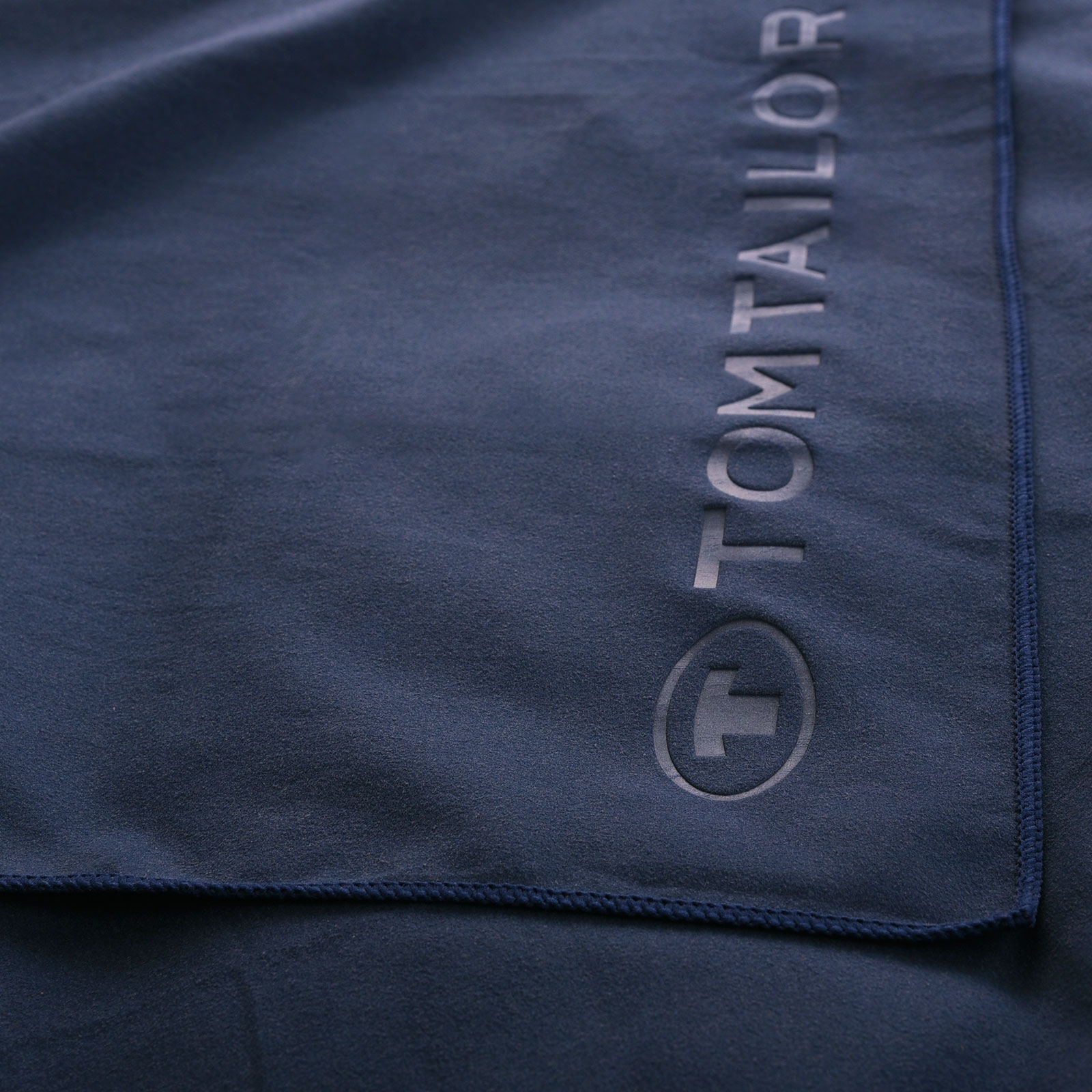 TOM TAILOR HOME Sporthandtuch »Fitnesstuch COLOR BATH«, (1 St.), Logo Prägung, Mikrofaser, weich, schnell trocknend