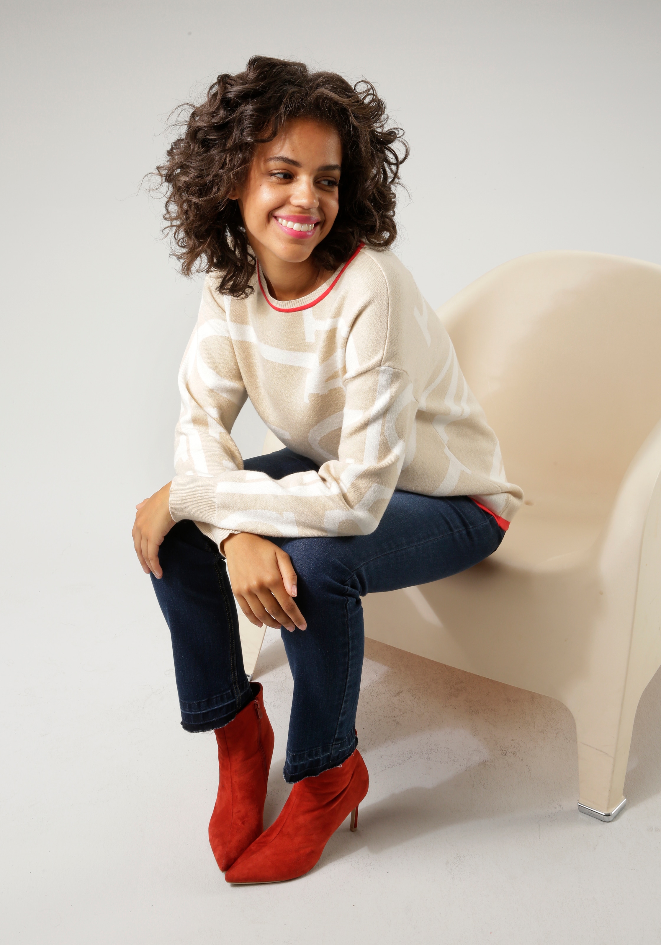 Aniston CASUAL mit eingestrickten ANISTON-Schriftzügen