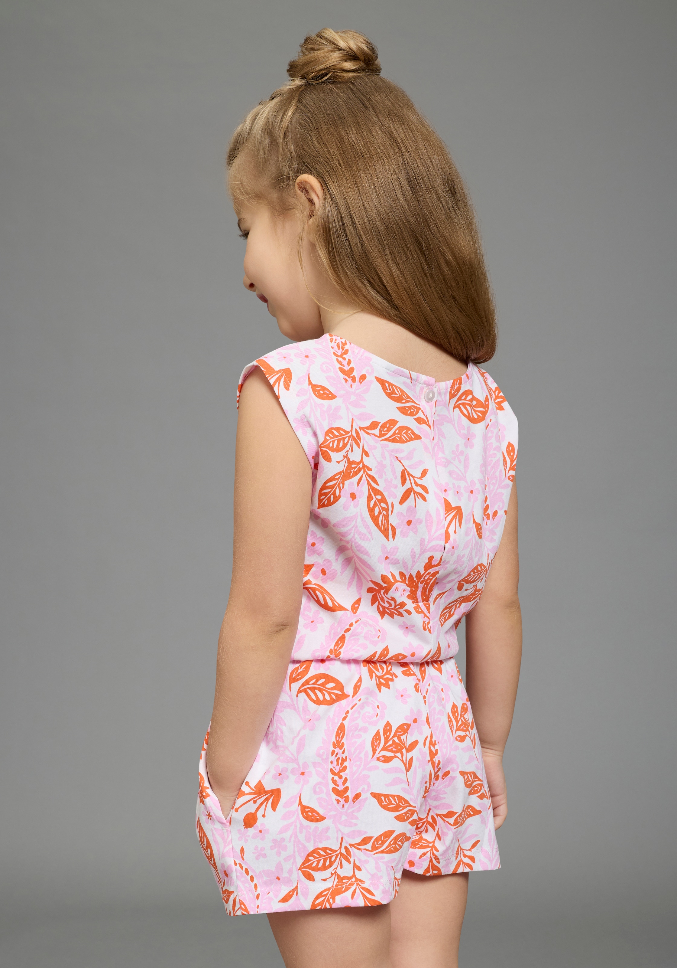 KIDSWORLD Jumpsuit »Kurzer Overall mit Paisley-Druck« mit Paisley- und Blumenprint, aus weichem Single Jersey